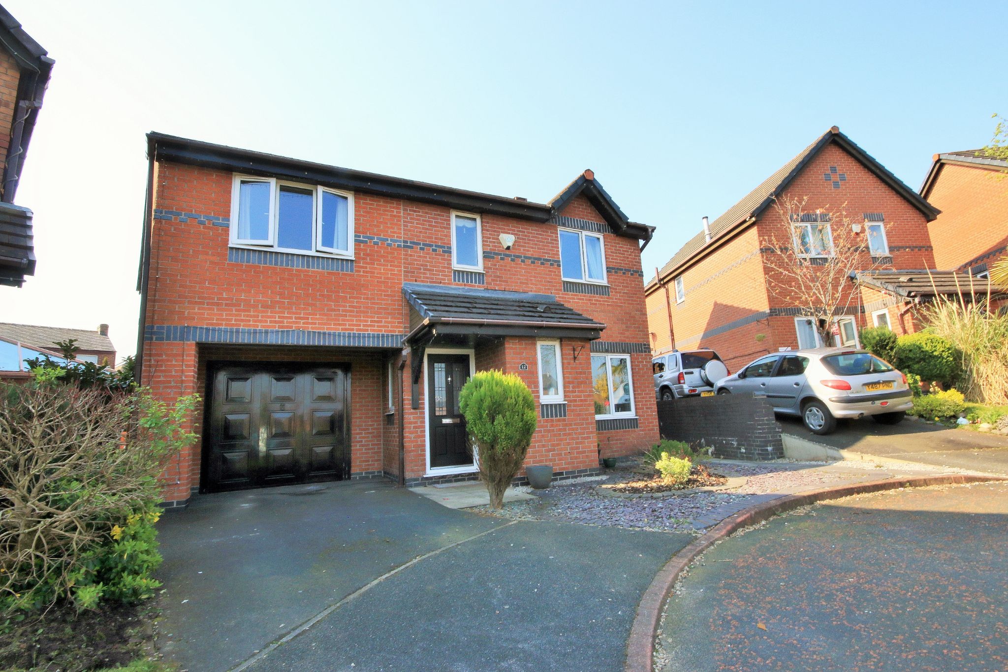 4 Bed Detached House For Sale - Photograph 1