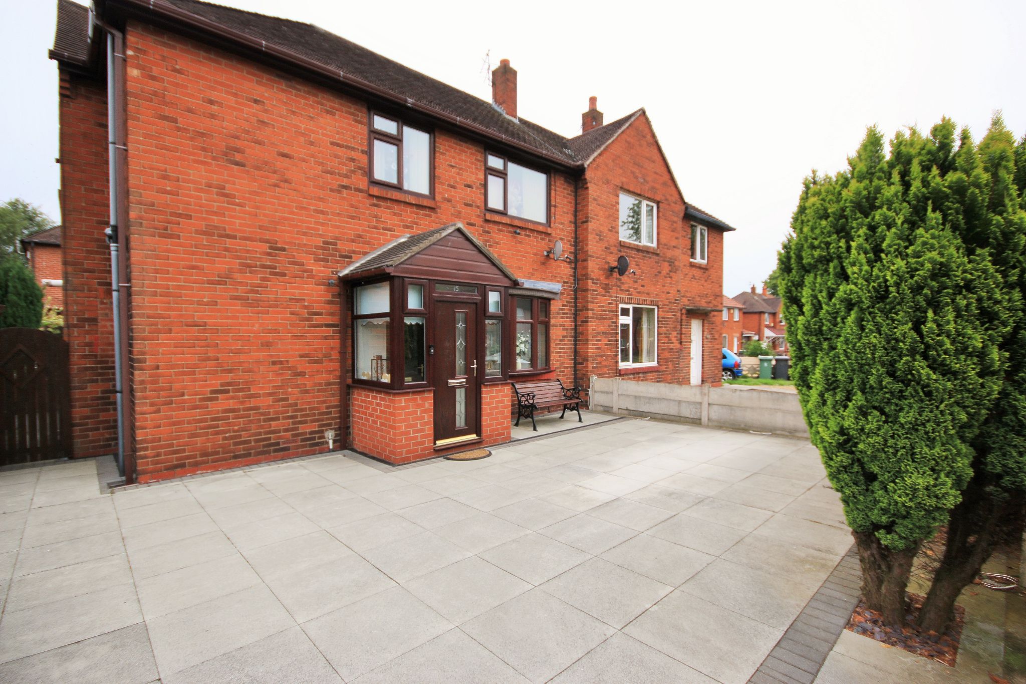 3 Bed Semi-detached House For Sale - Photograph 1
