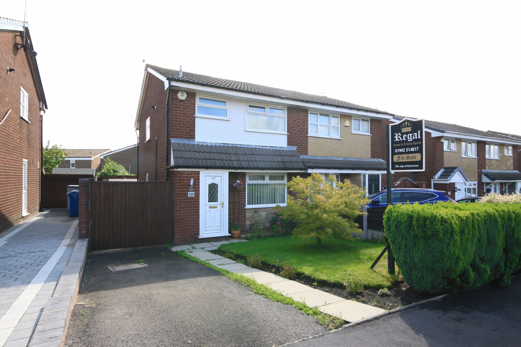 3 Bed Semi-detached House For Sale - Photograph 1
