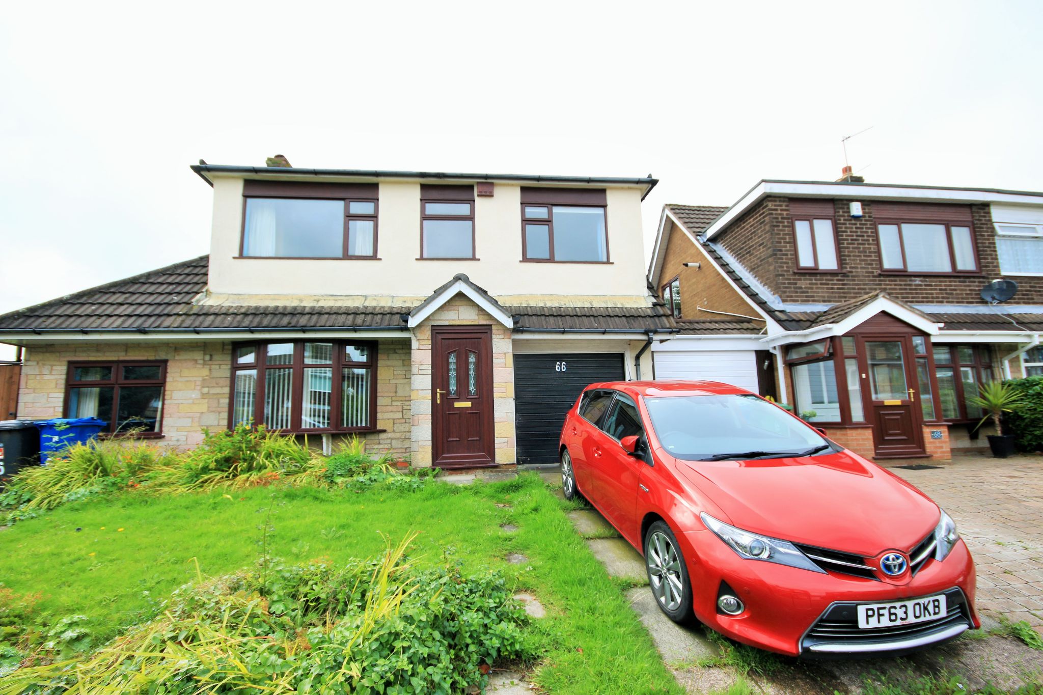 4 Bed Detached House For Sale - Photograph 1