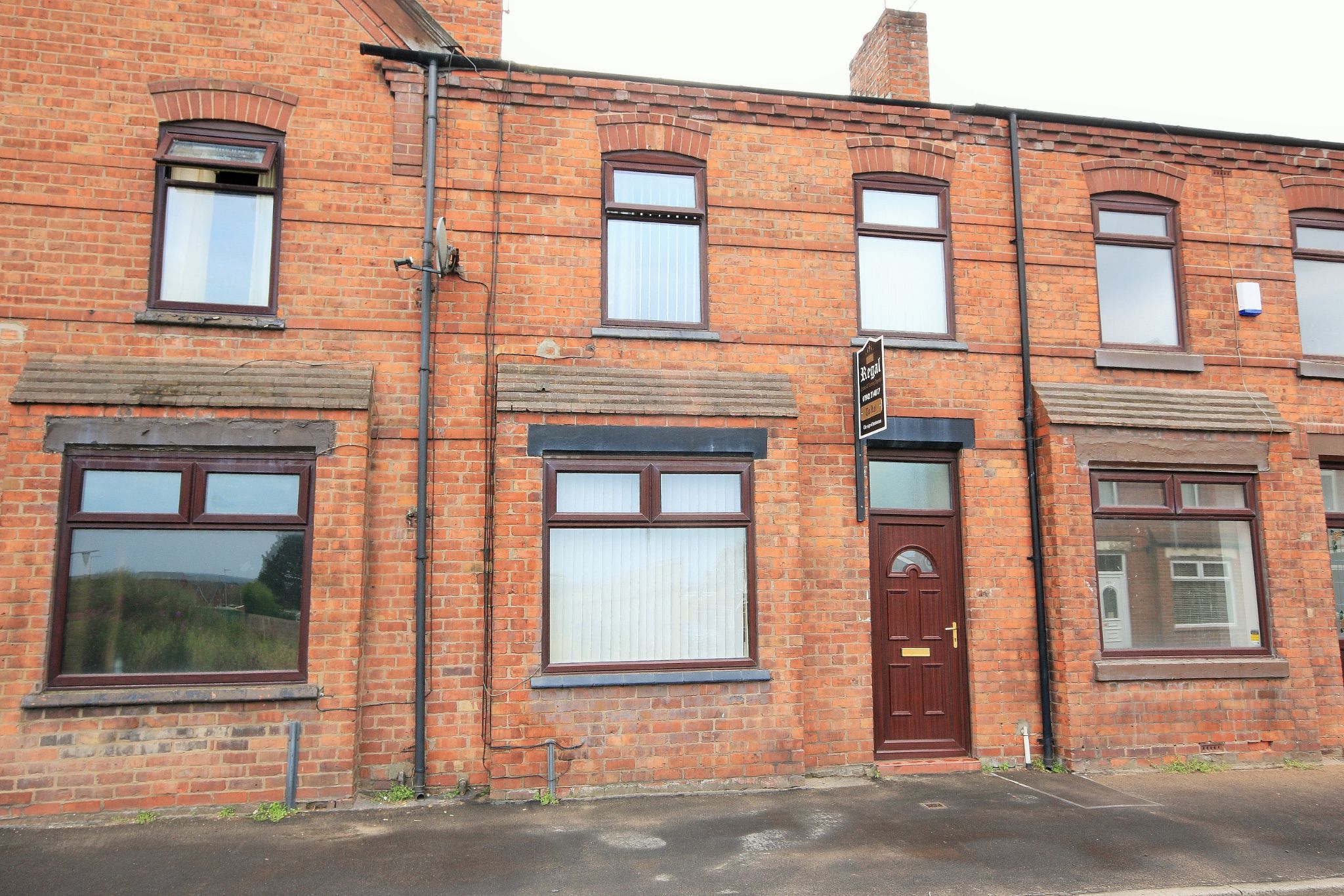 2 Bed Mid Terraced House To Rent - Photograph 1