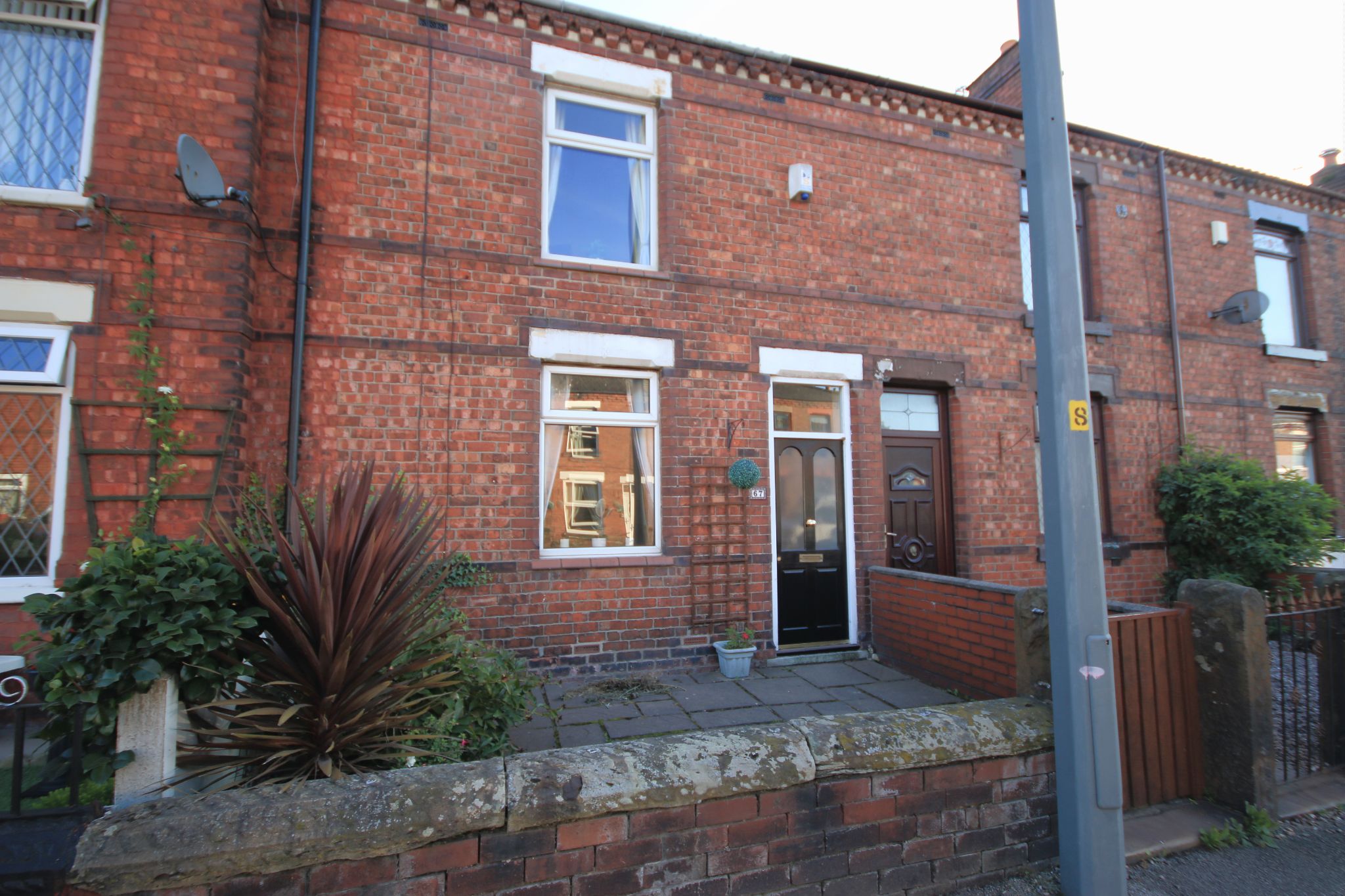 2 Bed Mid Terraced House To Rent - Front