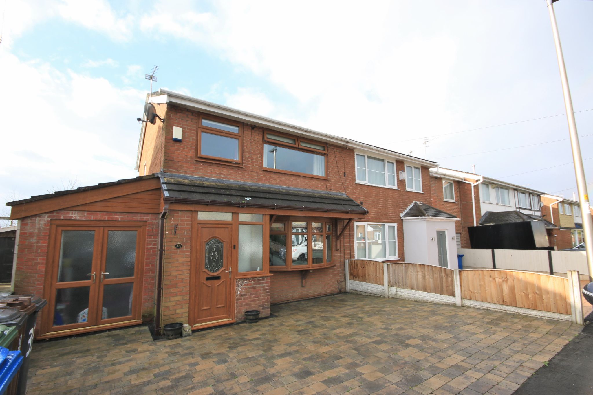 3 Bed Semi-detached House For Sale - Photograph 1