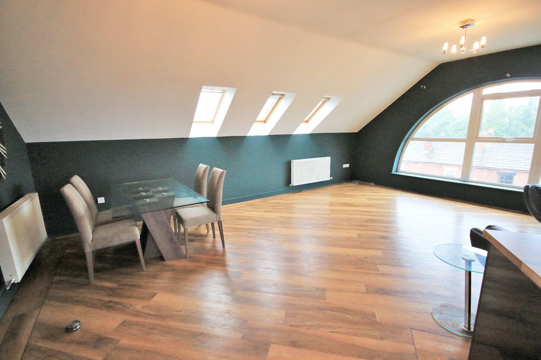 2 bedroom penthouse flat/apartment To Let in Wigan - Property photograph.
