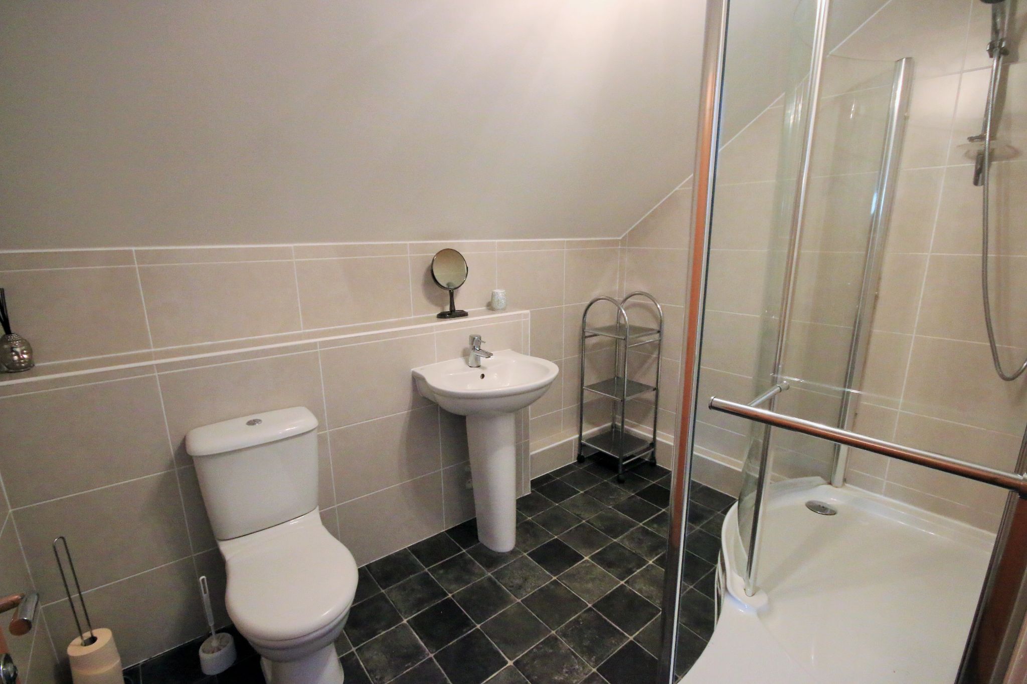 2 bedroom penthouse flat/apartment To Let in Wigan - Photograph 6.
