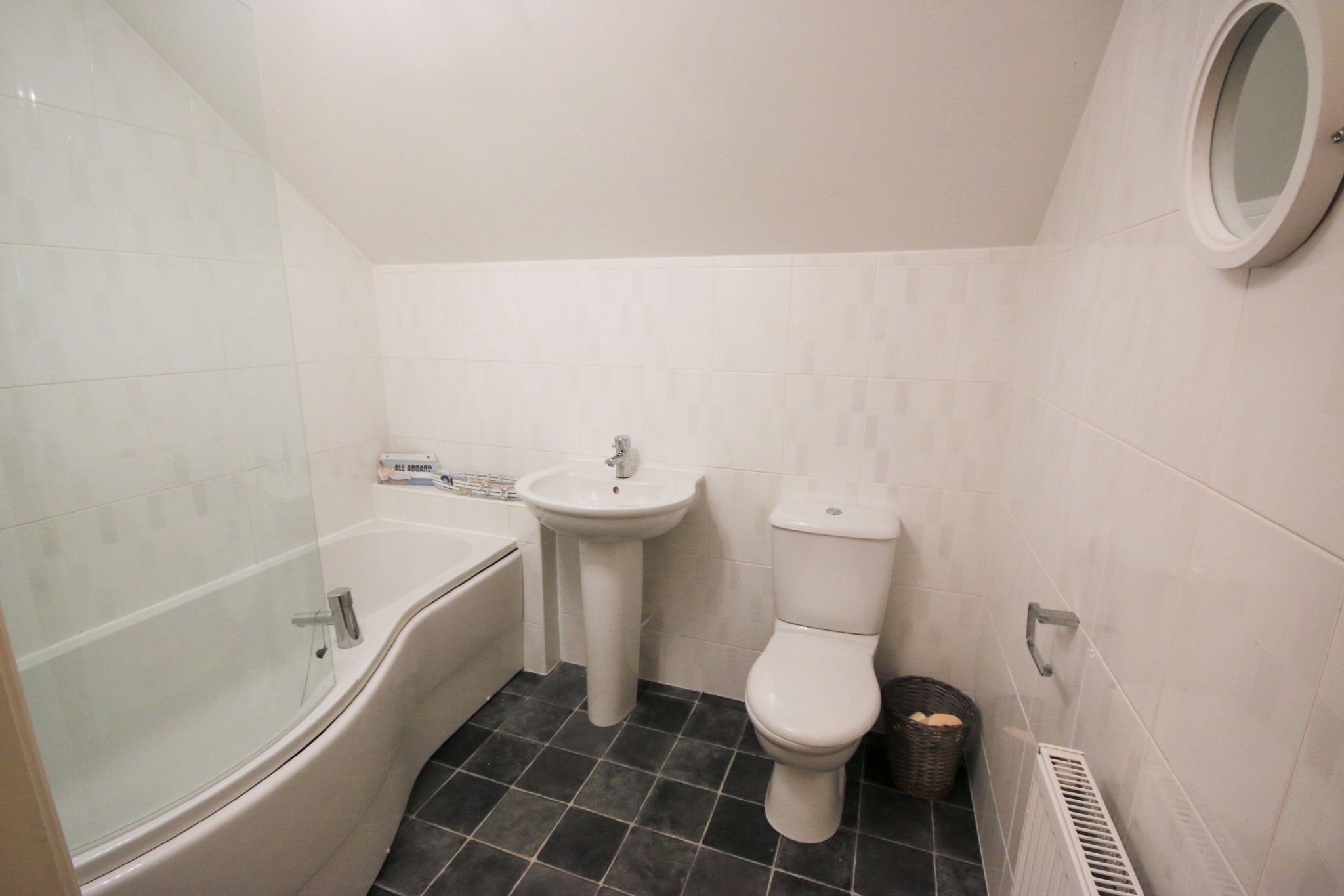 2 bedroom penthouse flat/apartment To Let in Wigan - Photograph 8.