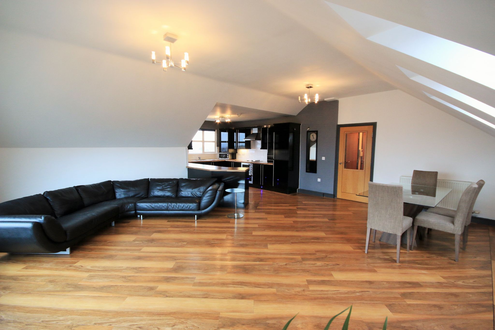 2 bedroom penthouse flat/apartment To Let in Wigan - Photograph 3.