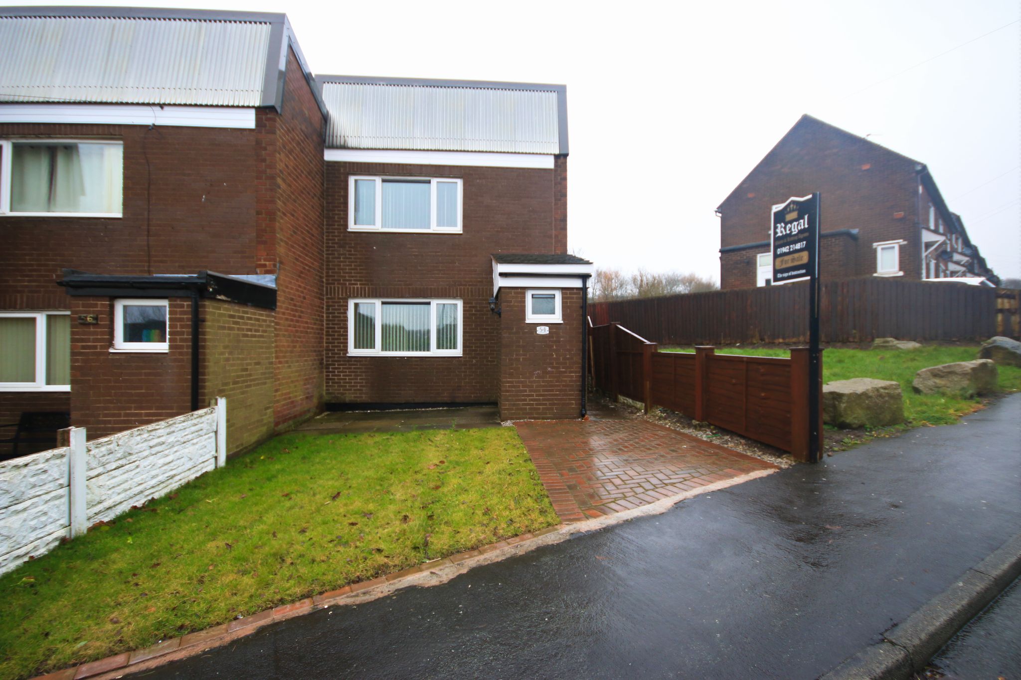 3 Bed Semi-detached House For Sale - Photograph 1