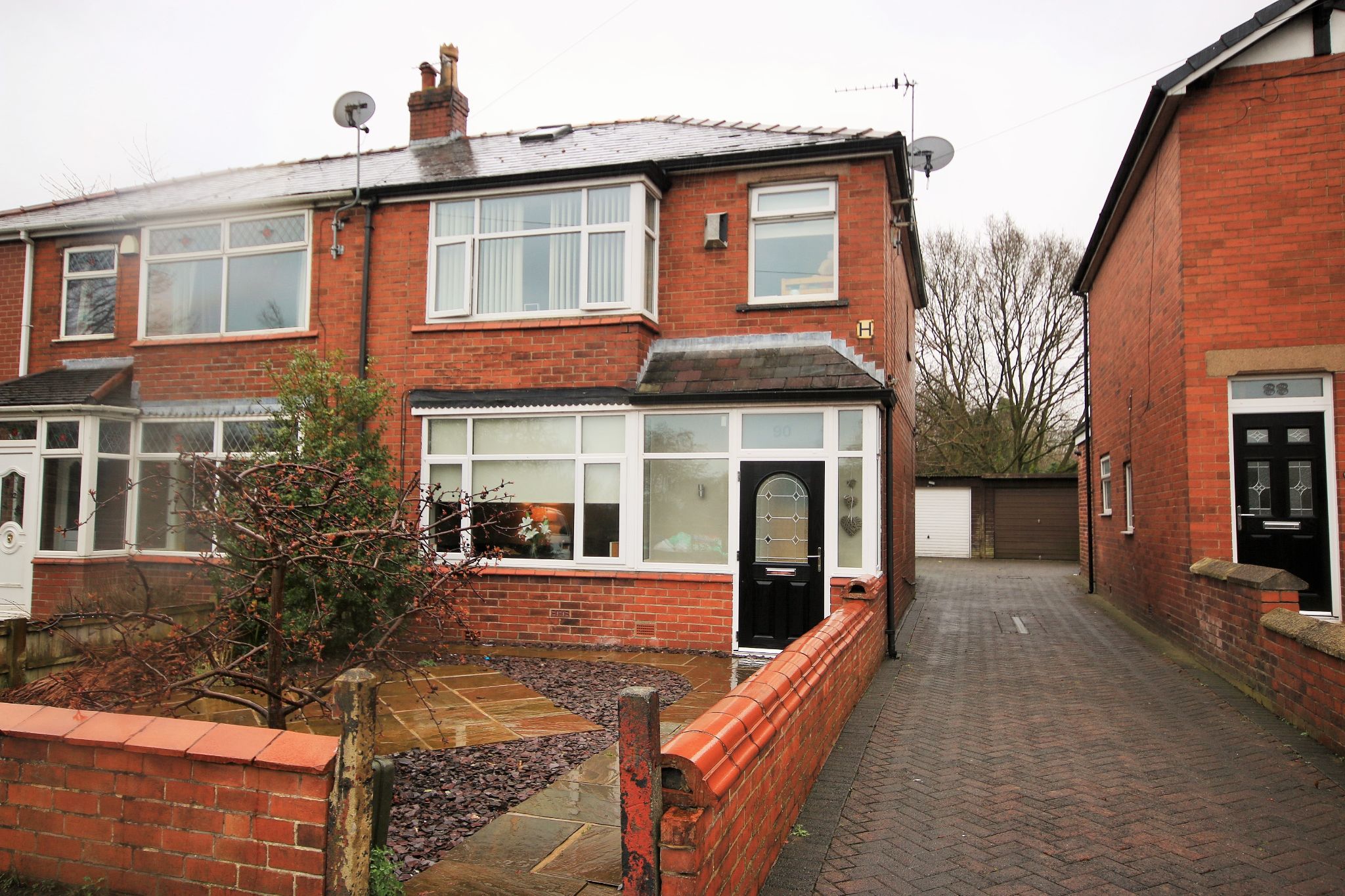 3 Bed Semi-detached House For Sale - Photograph 1