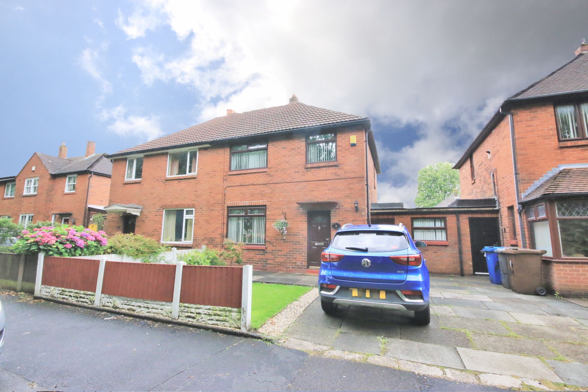 Grant Road, Wigan, Hawkley Hall, Wigan WN3 5JN 3 bedroom semi