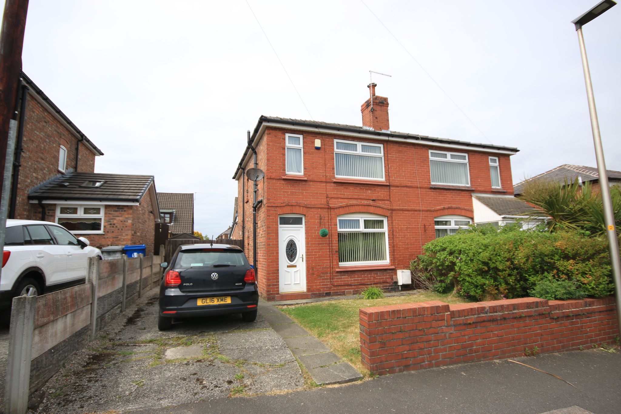 3 Bed Semi-detached House For Sale - Photograph 1