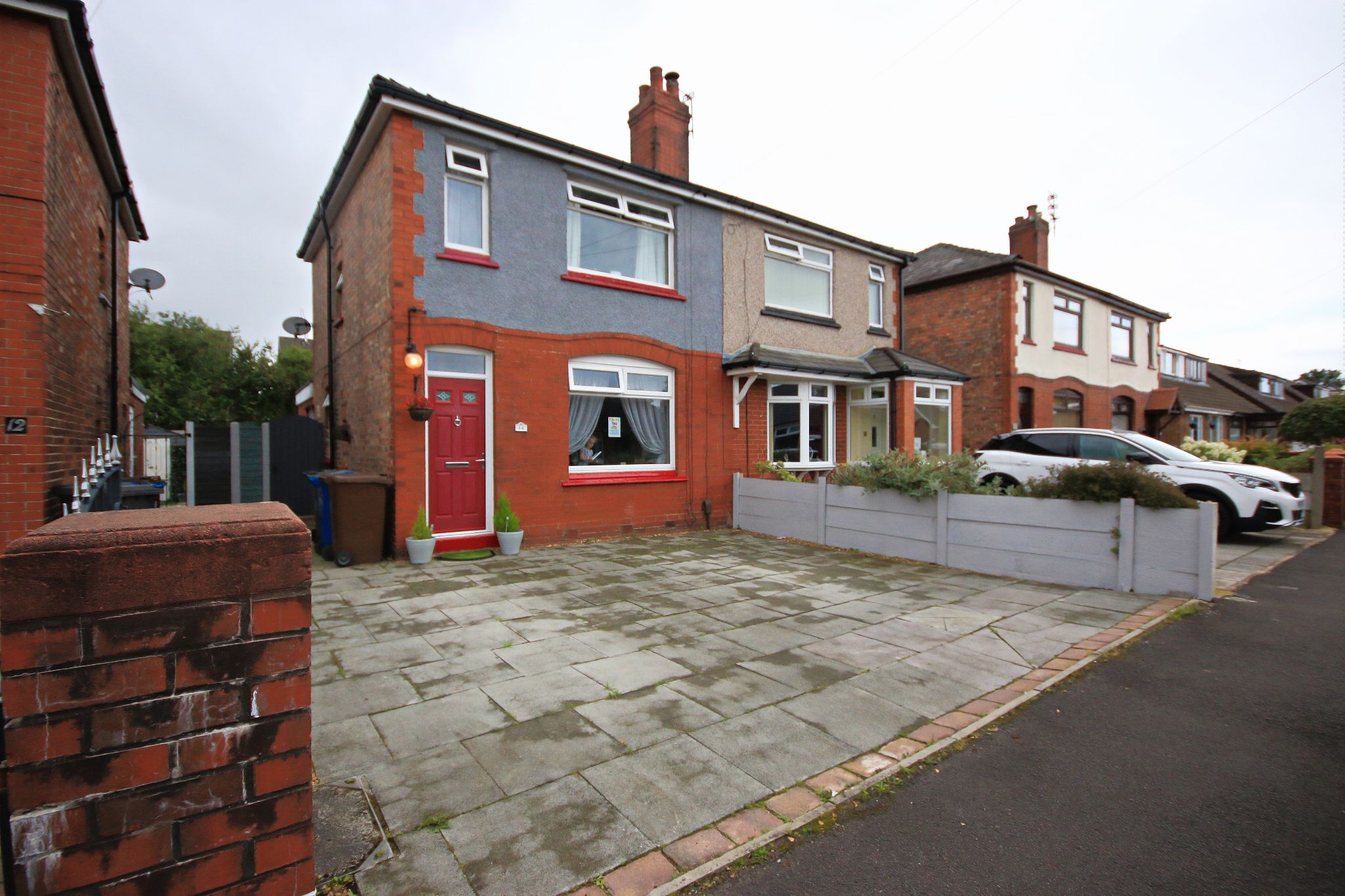 3 Bed Semi-detached House For Sale - Photograph 2