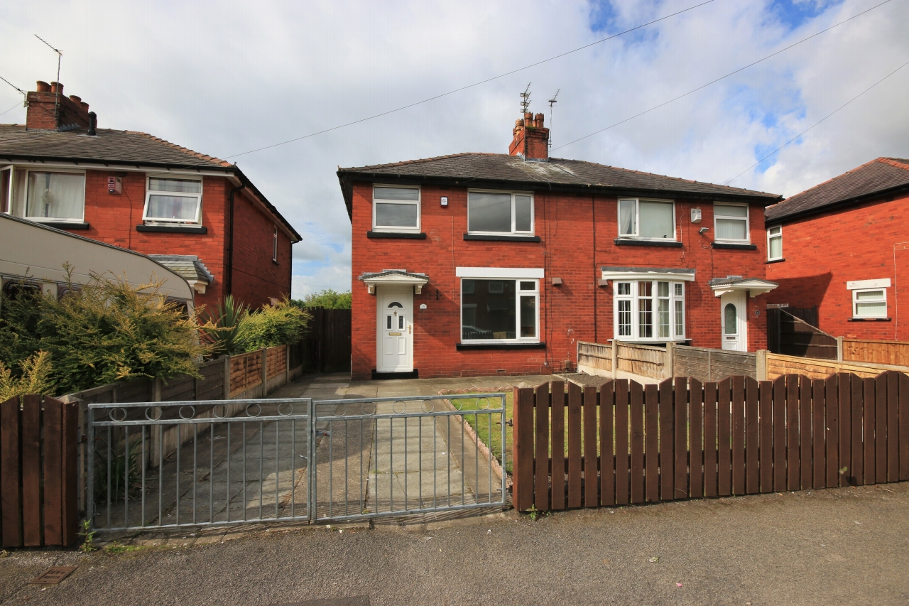 3 bedroom semi-detached house To Let in Wigan - Property photograph.