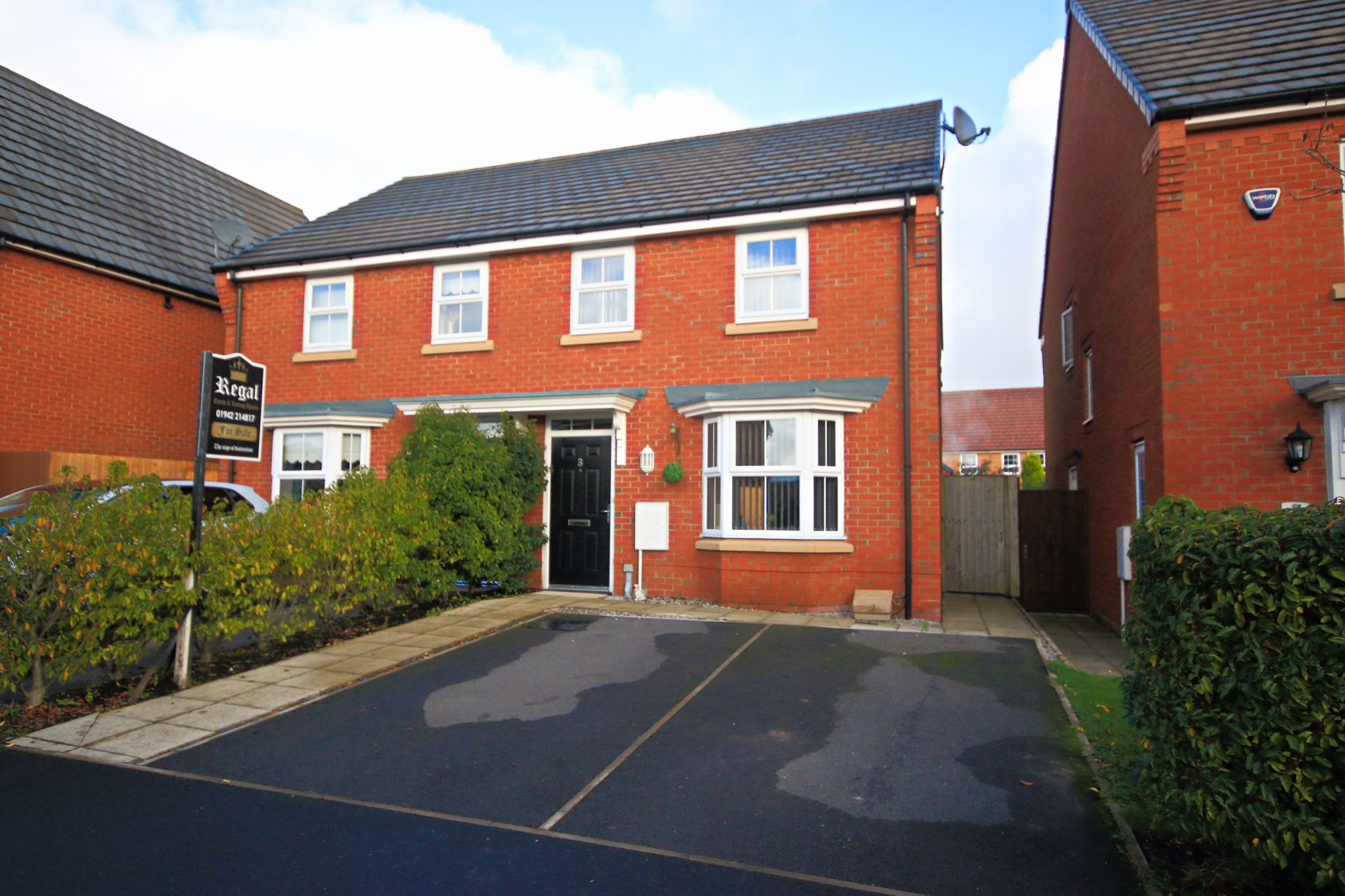 3 Bed Semi-detached House For Sale - Photograph 1