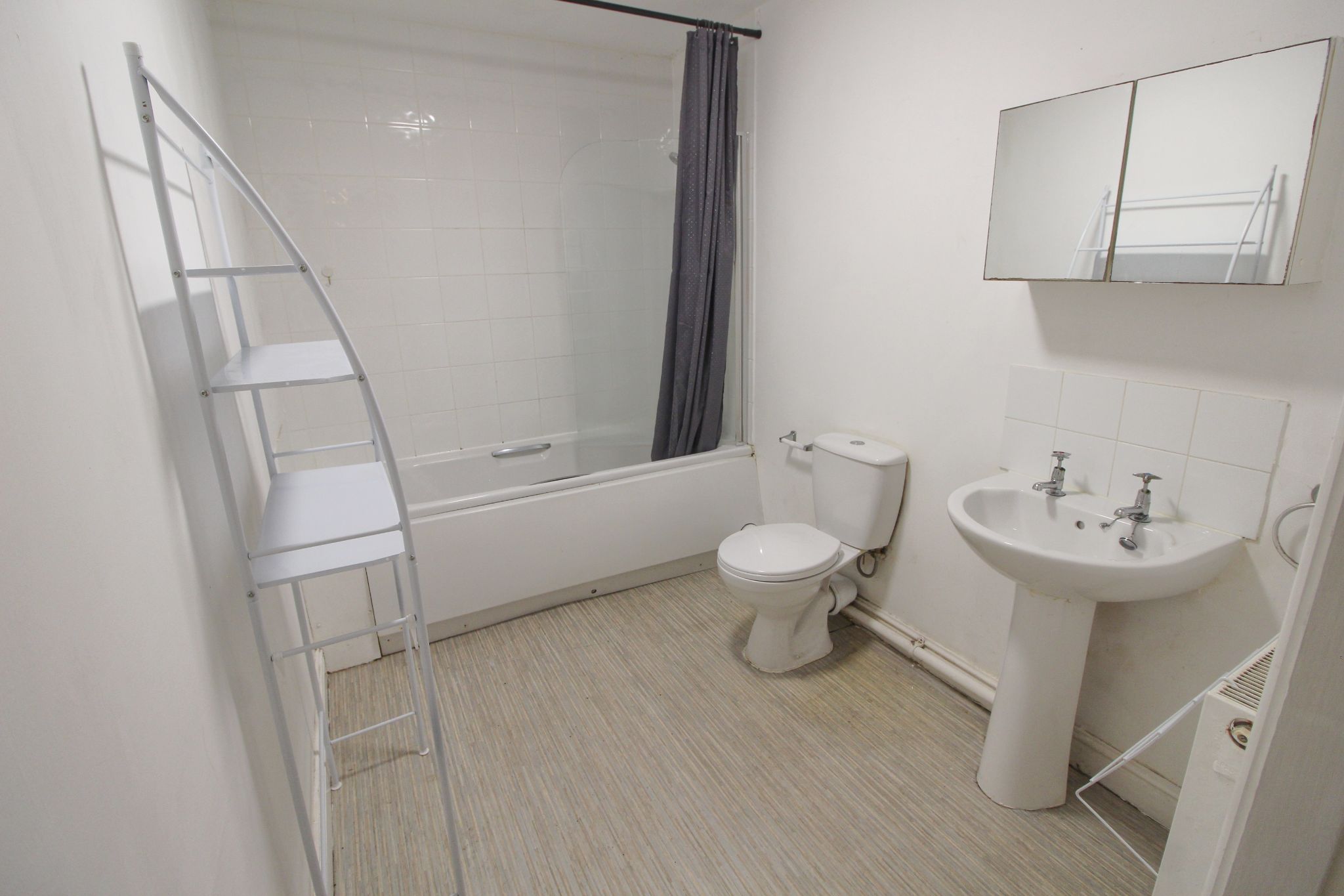 1 bedroom apartment flat/apartment To Let in Wigan - Photograph 7.