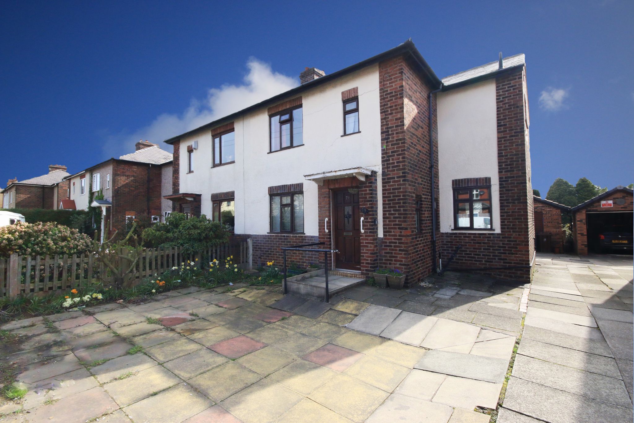 3 Bed Semi-detached House For Sale - Photograph 1