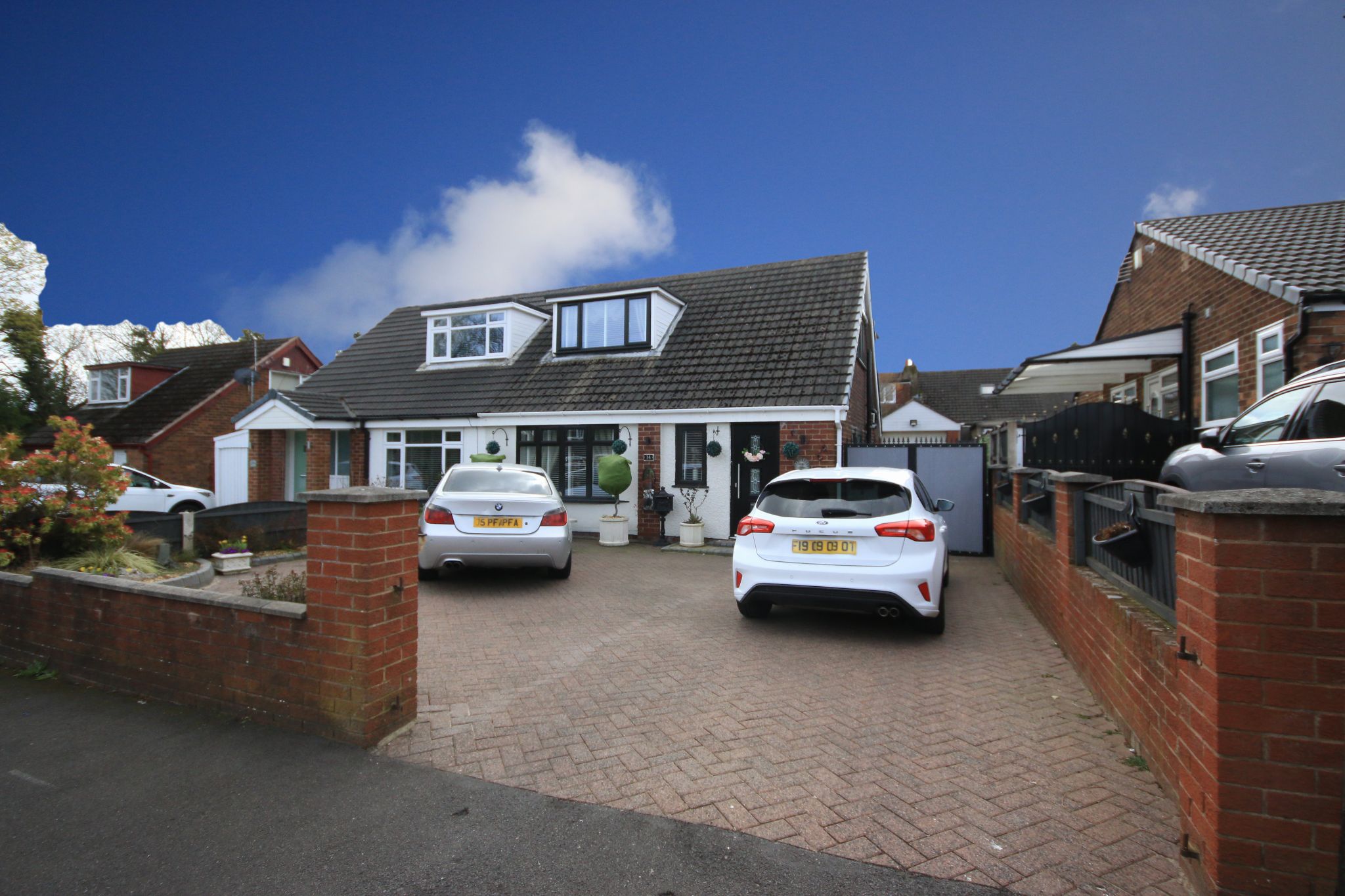 3 Bed Semi-detached House For Sale - Photograph 1