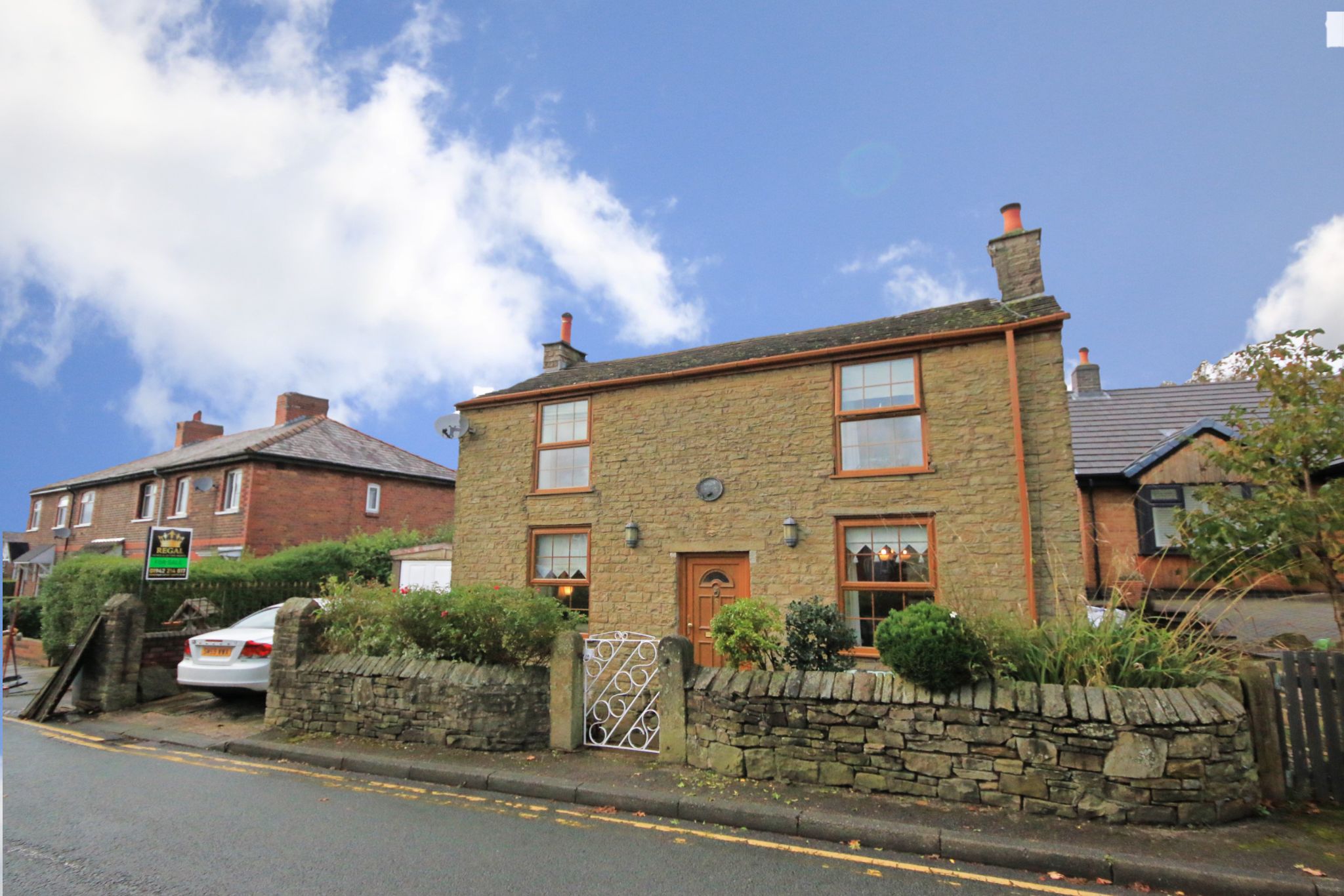 3 bedroom detached house For Sale in West Lancashire - Photograph 1.