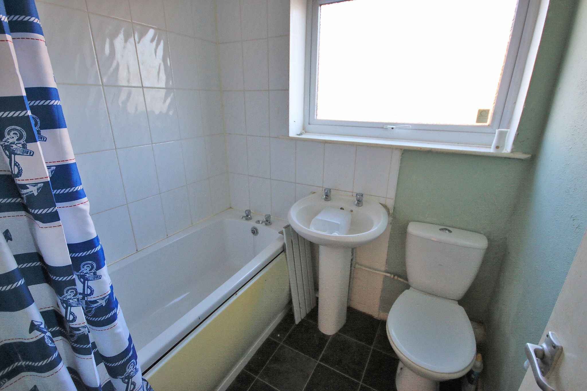 2 bedroom ground floor flat/apartment To Let in Wigan - Photograph 6.