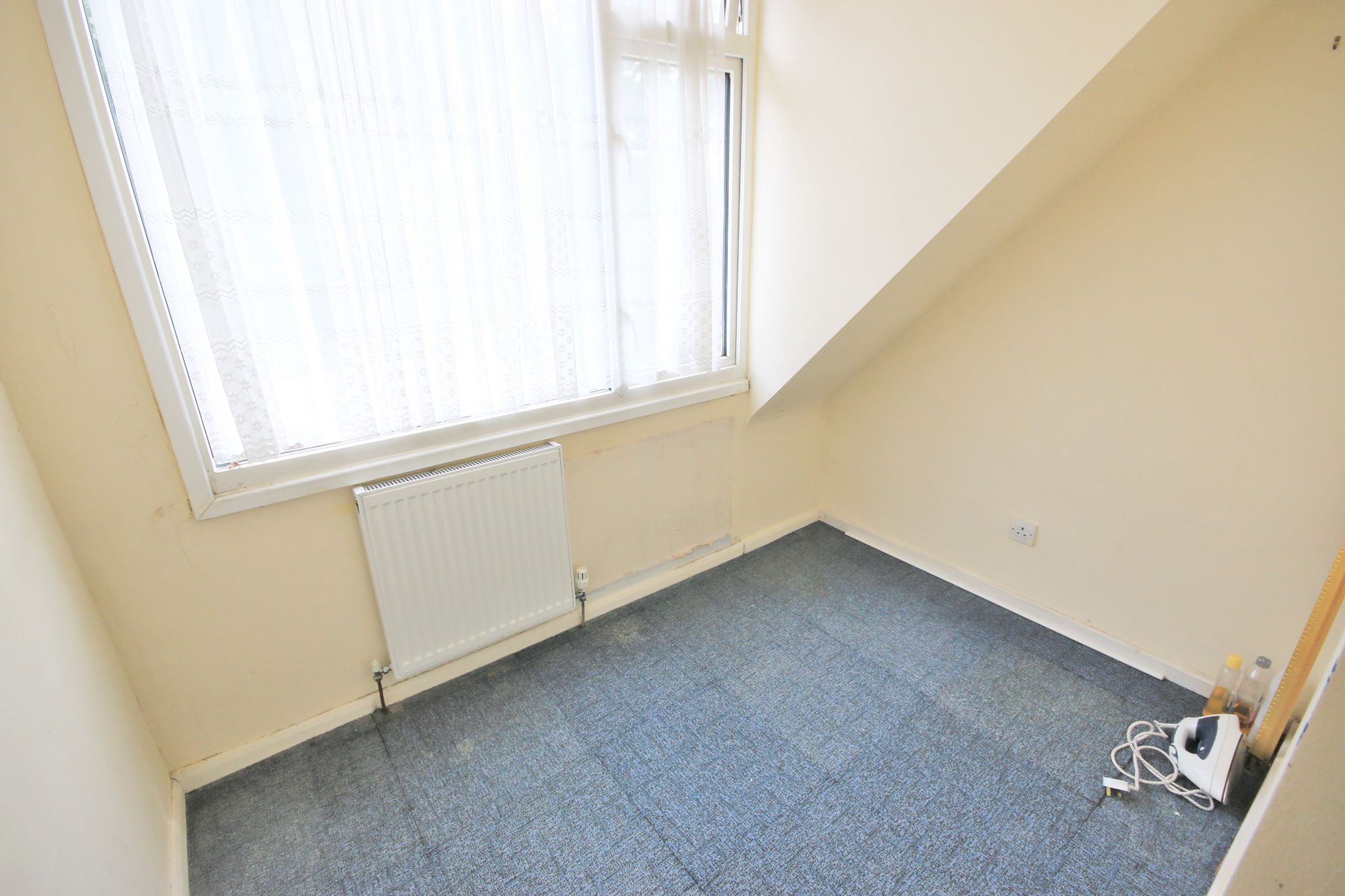 Ravenswood Avenue, Winstanley, Wigan, WN3 6EZ 3 bedroom semidetached