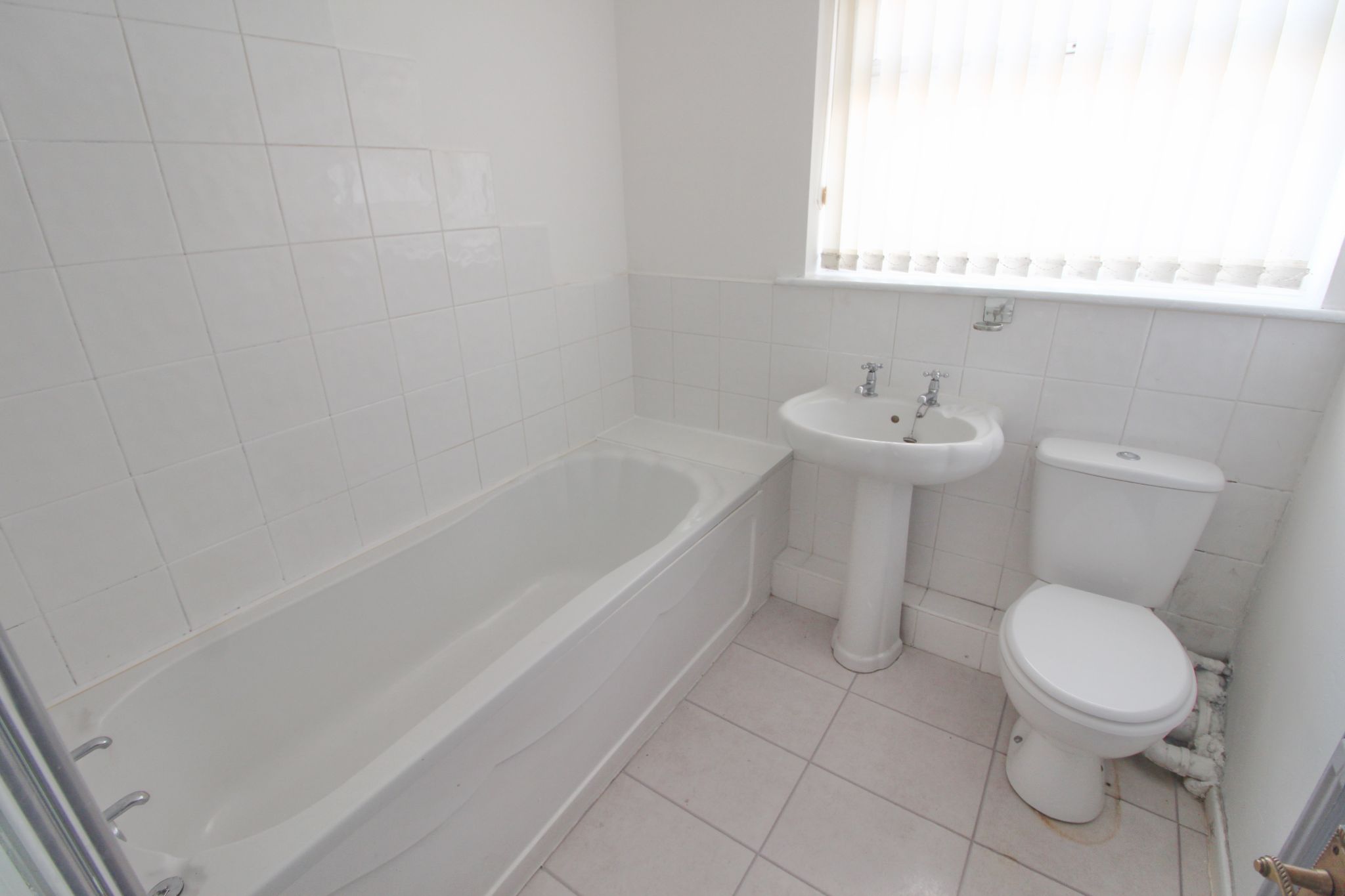 2 bedroom flat flat/apartment Let in Wigan - Photograph 10.