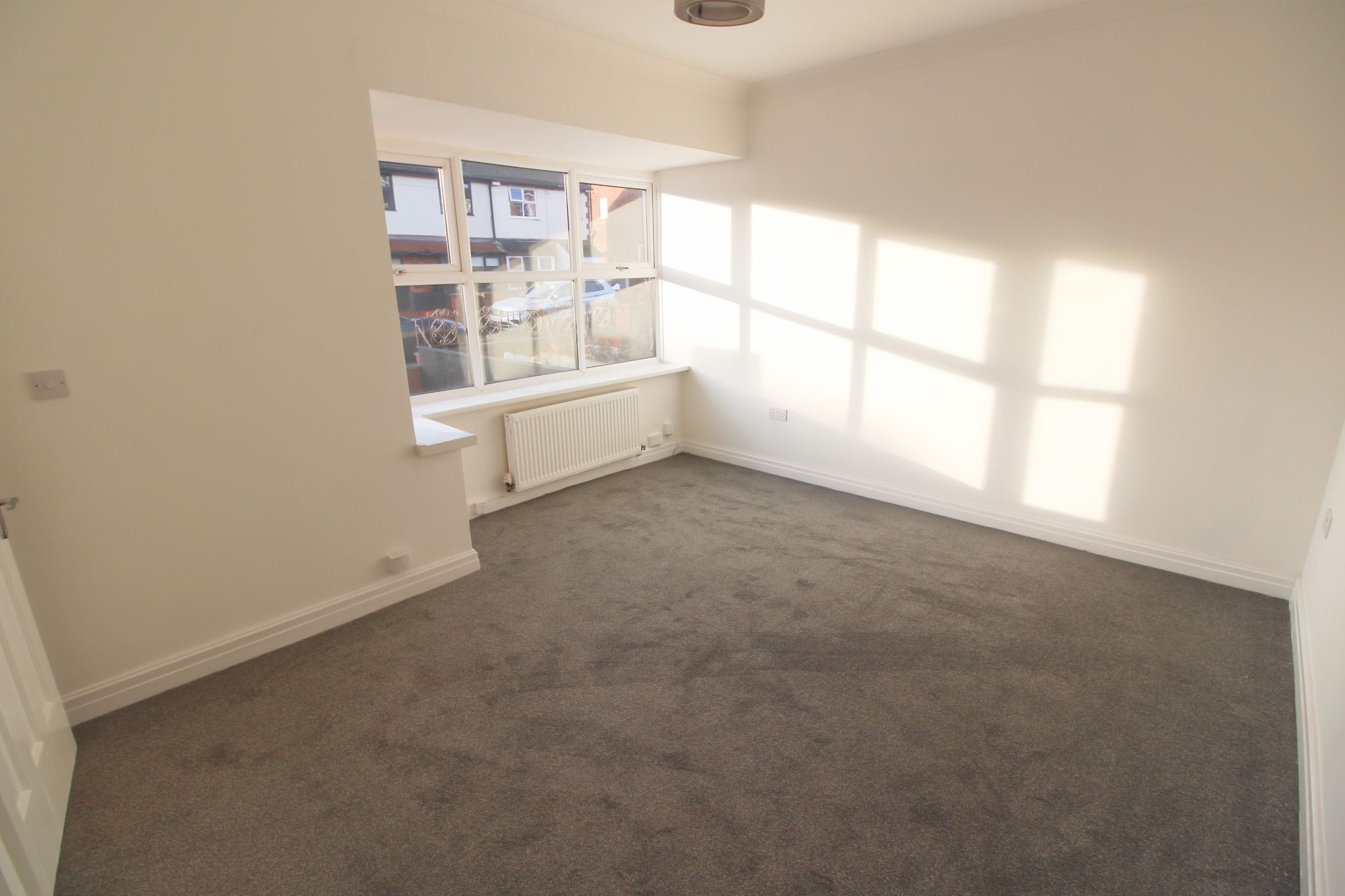 3 bedroom semi-detached house To Let in Wigan - Property photograph.