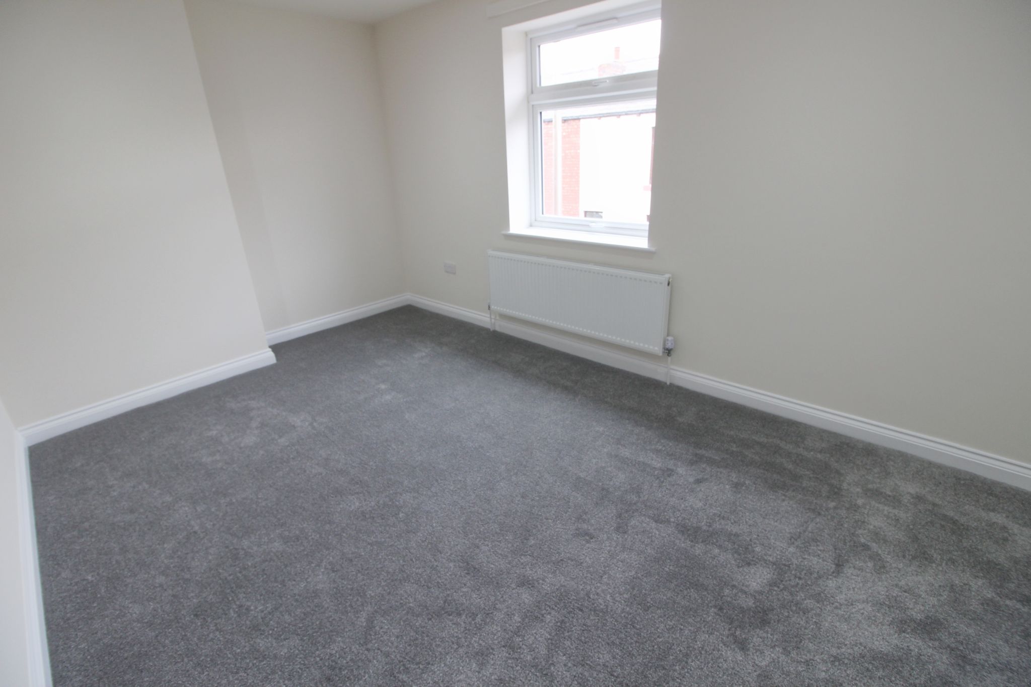 2 bedroom mid terraced house Let in Wigan - Photograph 9.