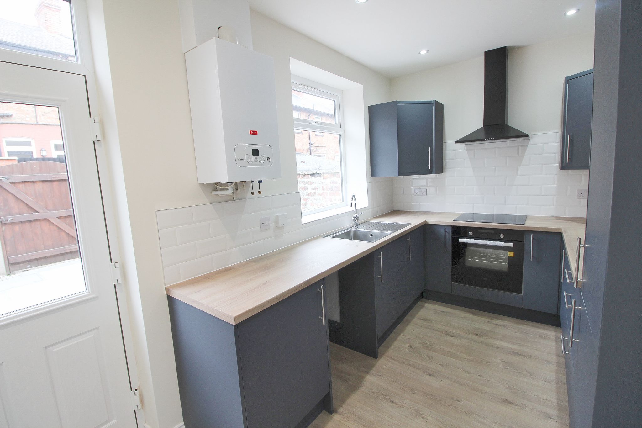 2 bedroom mid terraced house Let in Wigan - Photograph 4.