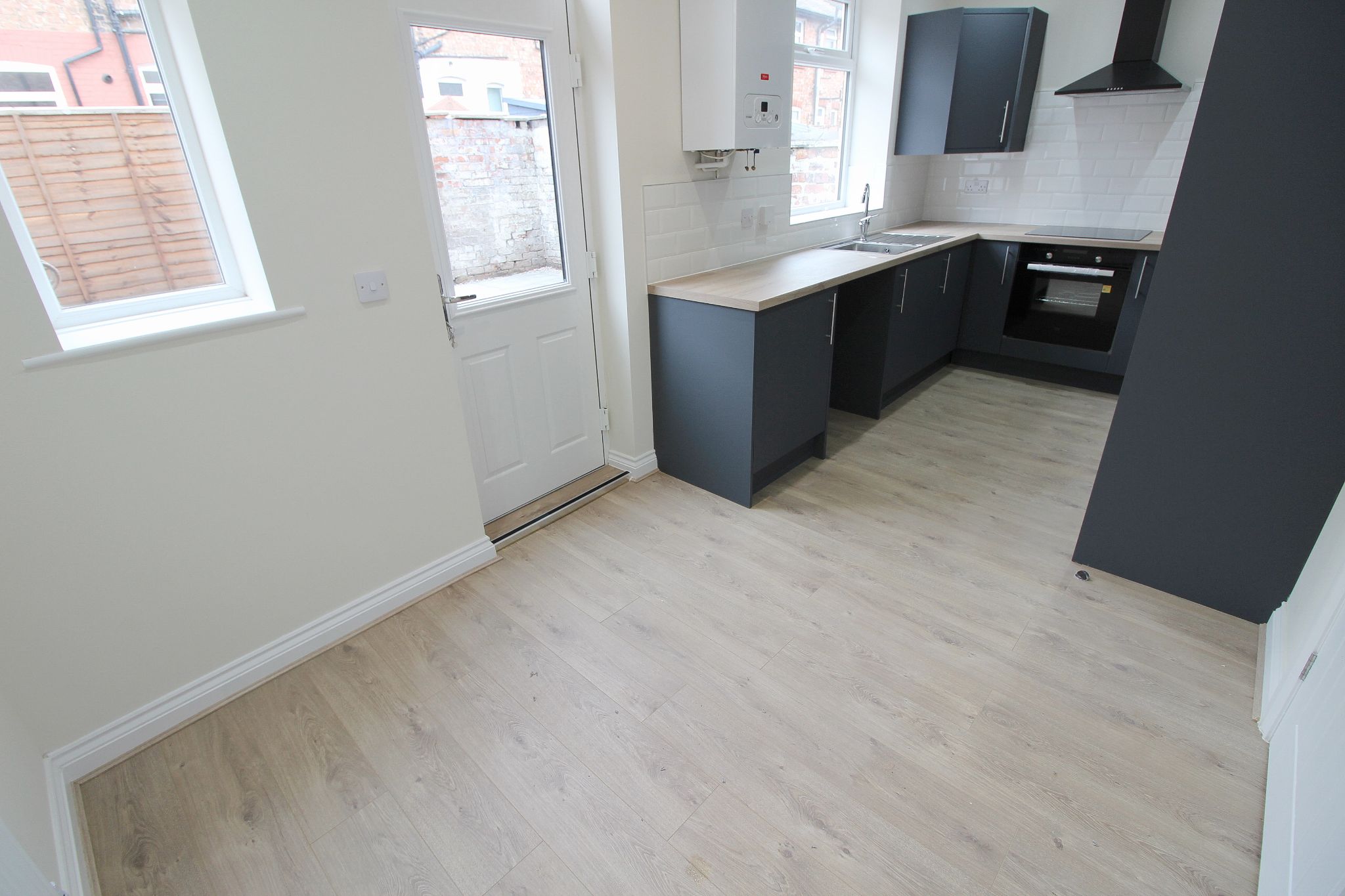 2 bedroom mid terraced house Let in Wigan - Photograph 5.