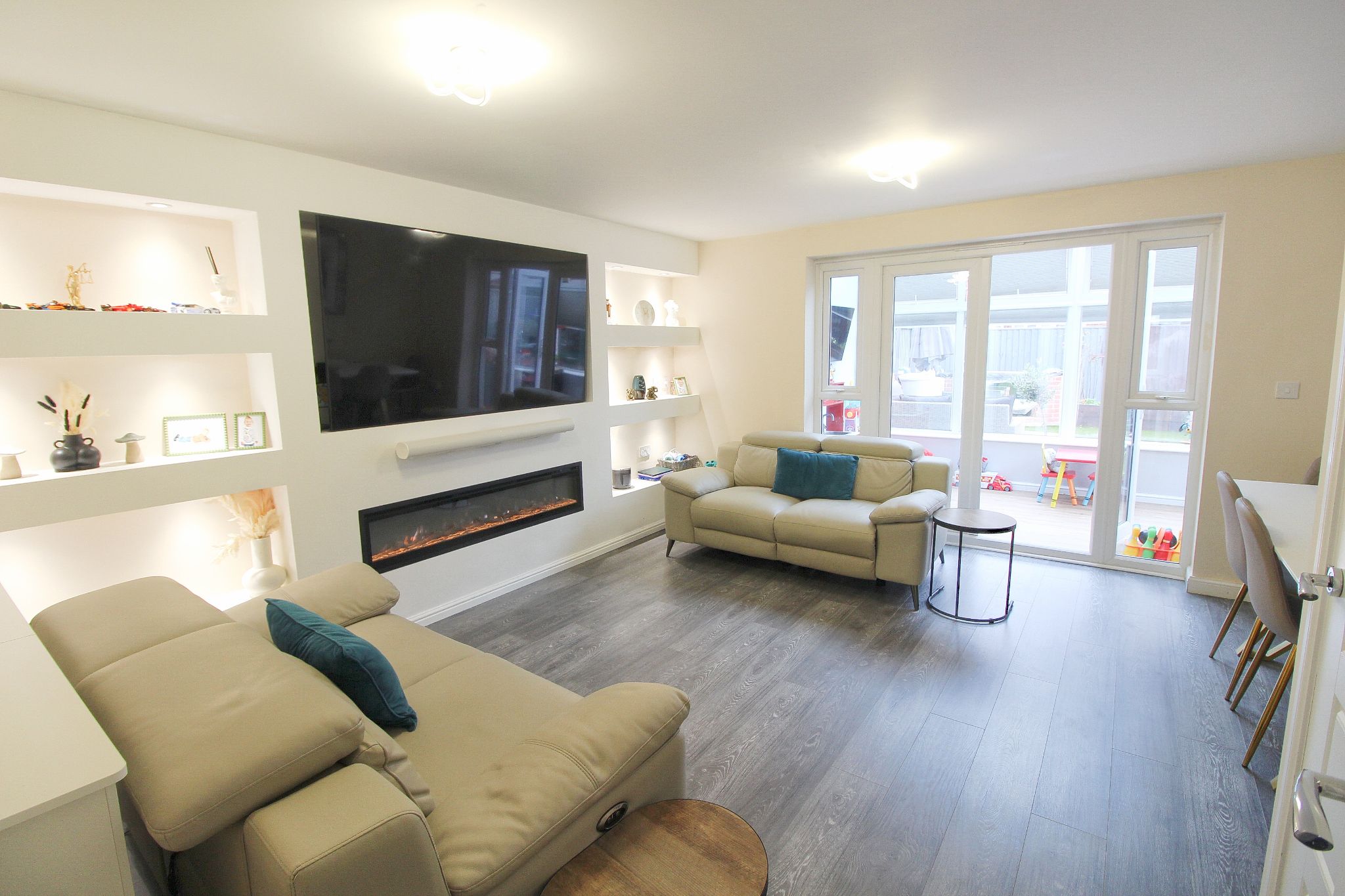 3 bedroom semi-detached house For Sale in Wigan - Photograph 2.