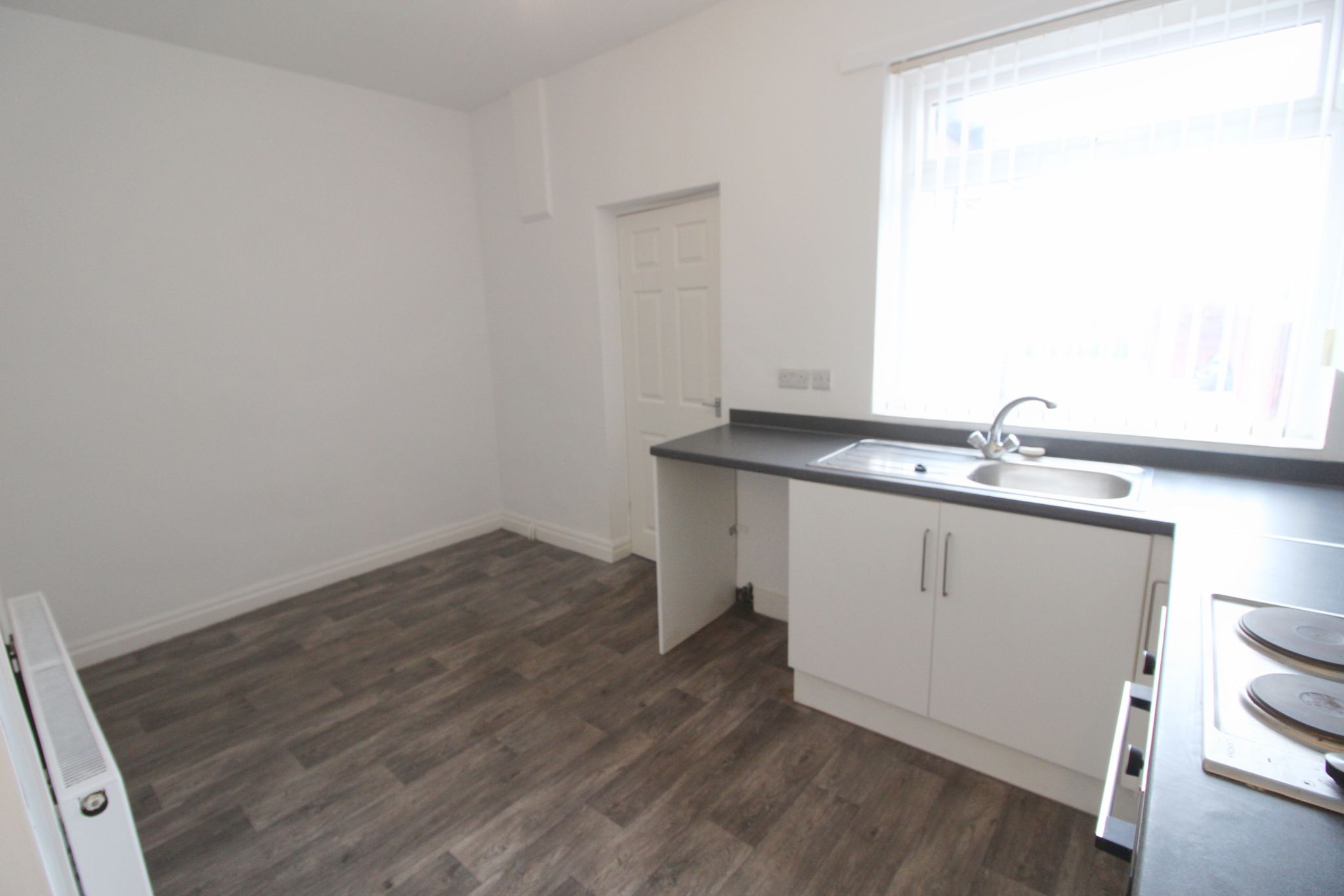 2 bedroom end terraced house Let in Wigan - Photograph 5.
