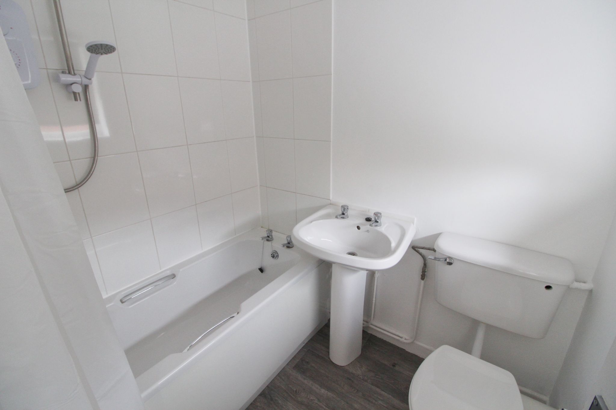 2 bedroom end terraced house Let in Wigan - Photograph 6.