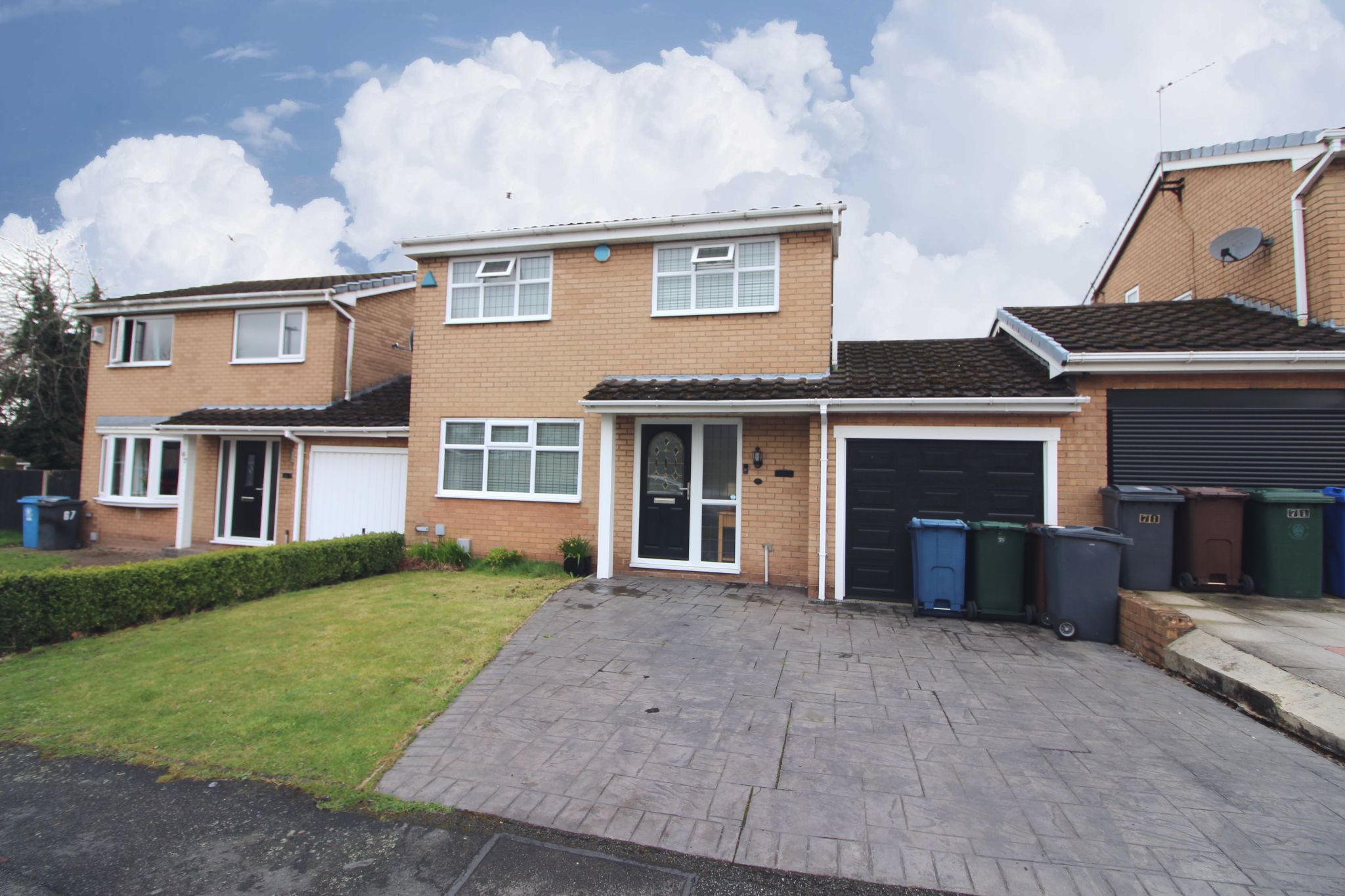 3 bedroom link detached house For Sale in Skelmersdale - Property photograph.