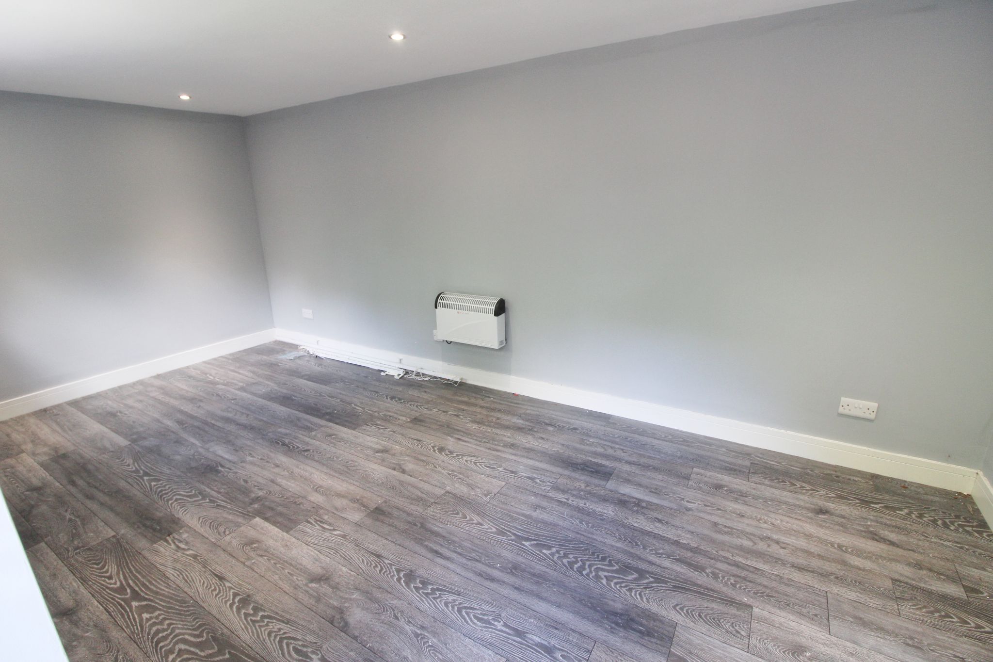 4 bedroom semi-detached house To Let in Wigan - Photograph 8.