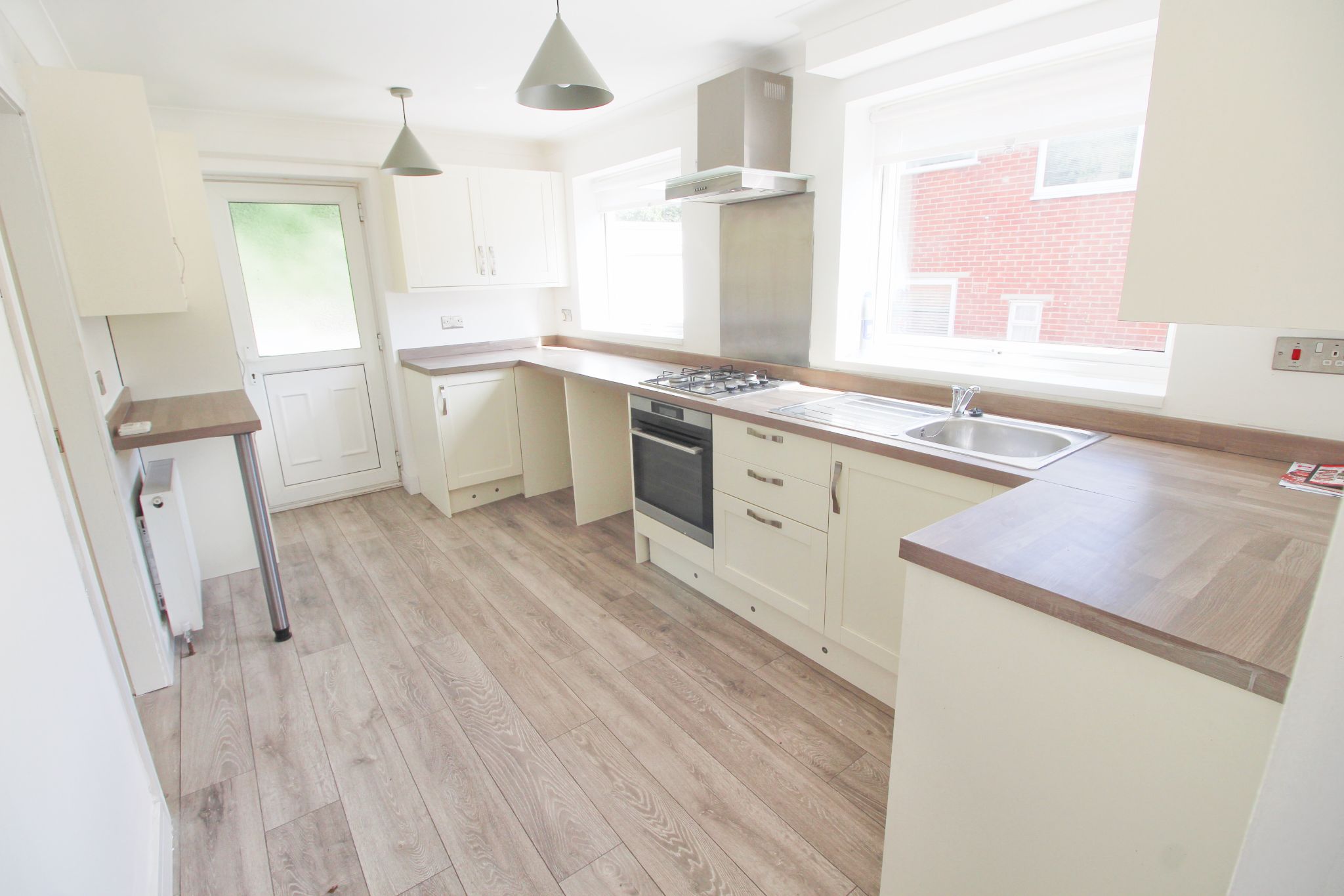 4 bedroom semi-detached house To Let in Wigan - Photograph 5.