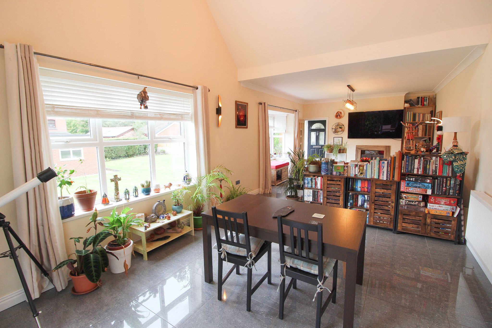 3 bedroom detached bungalow To Let in Wigan - Photograph 4.