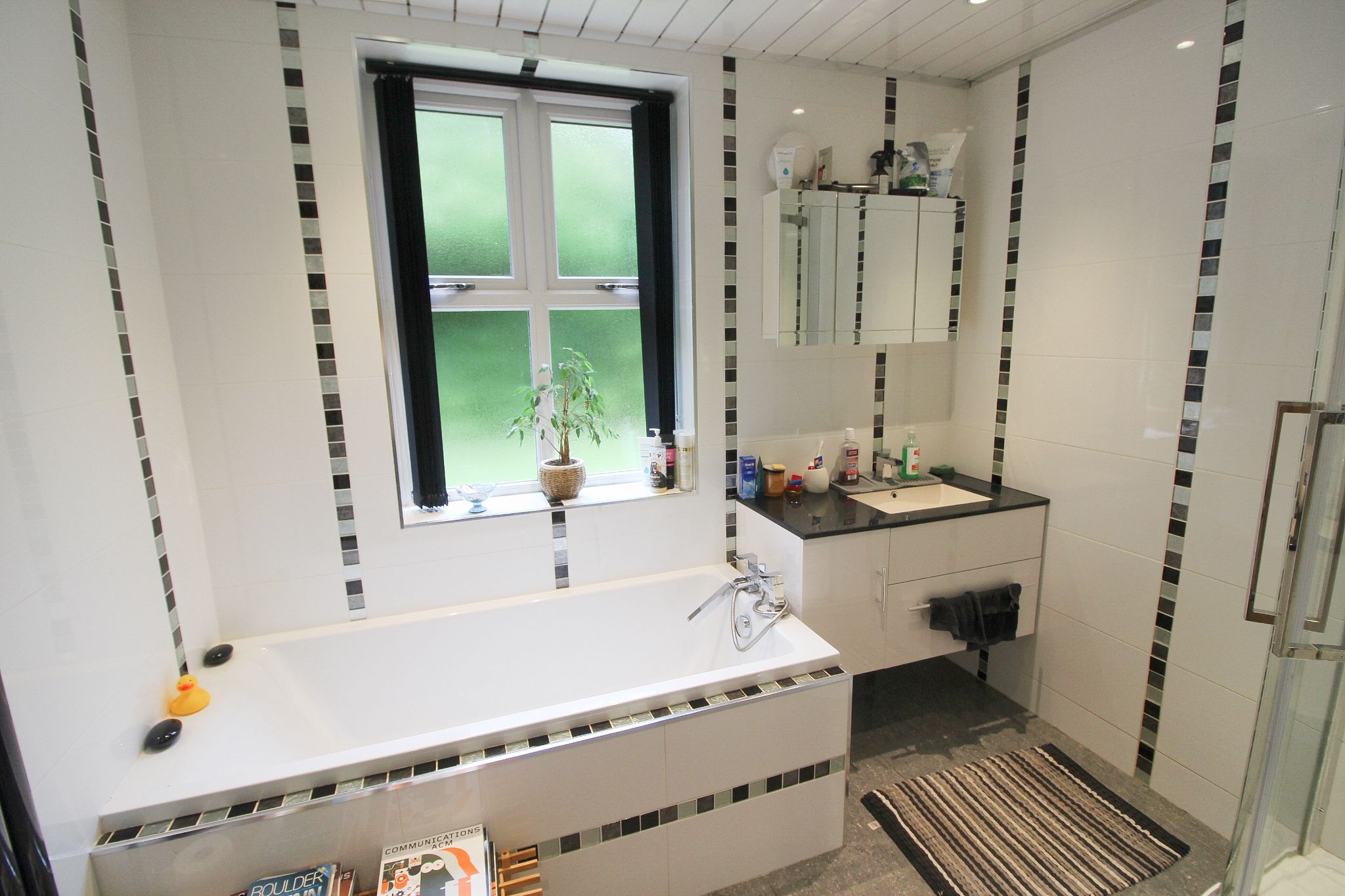 3 bedroom detached bungalow To Let in Wigan - Photograph 19.
