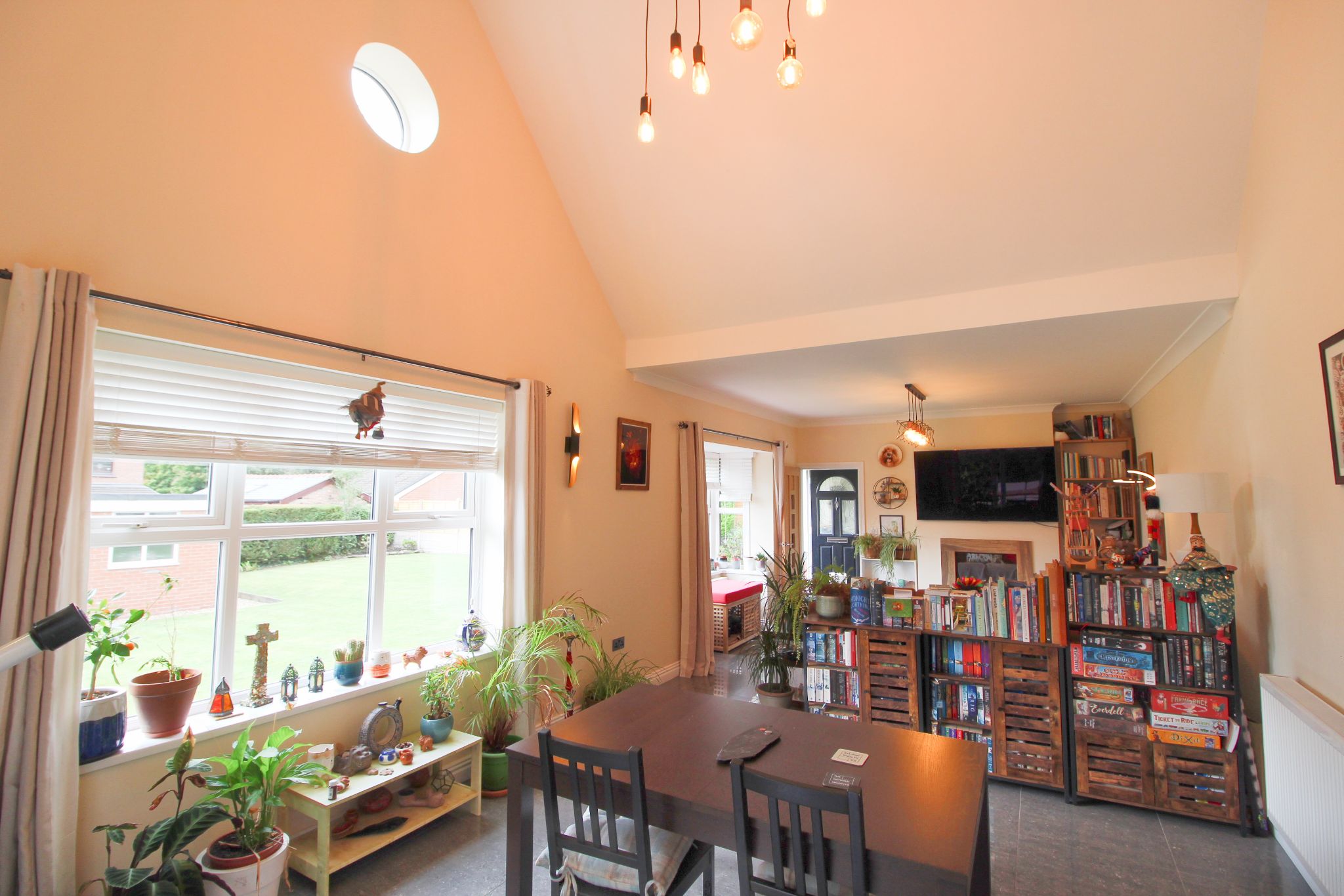 3 bedroom detached bungalow To Let in Wigan - Photograph 5.