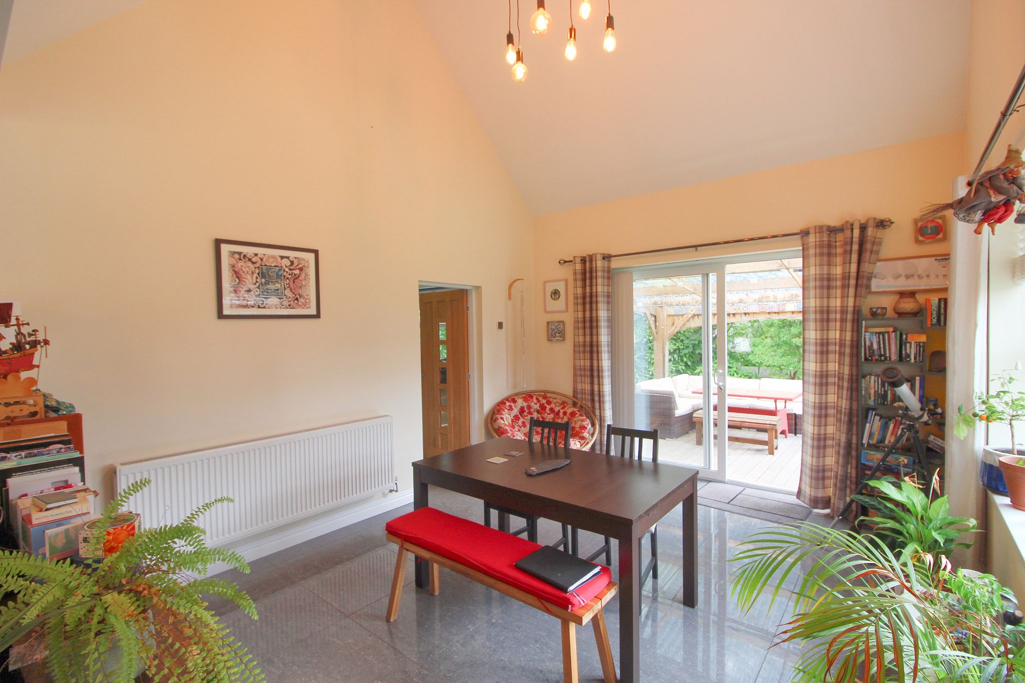 3 bedroom detached bungalow To Let in Wigan - Photograph 6.