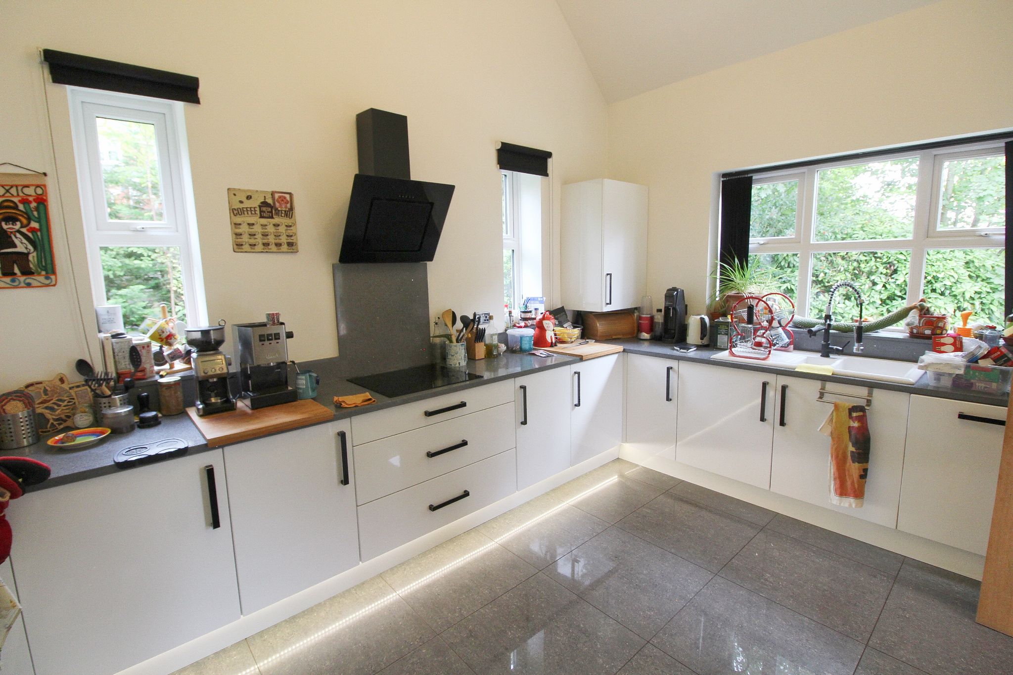 3 bedroom detached bungalow To Let in Wigan - Photograph 9.