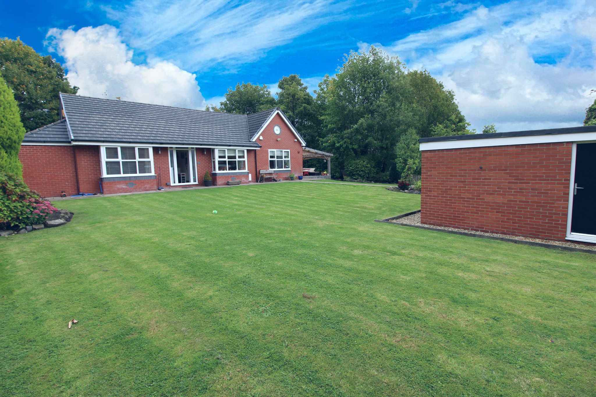 3 bedroom detached bungalow To Let in Wigan - Photograph 2.