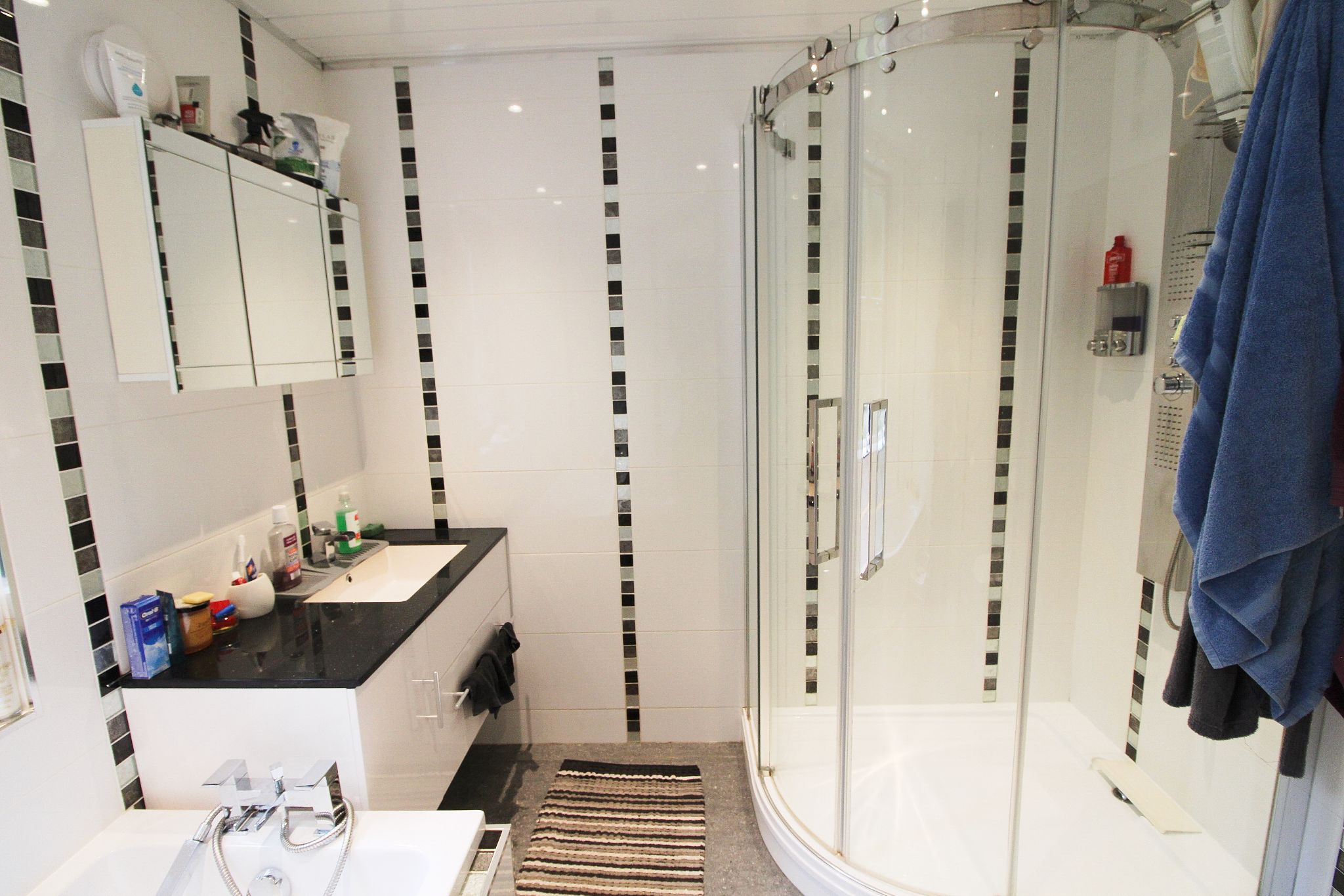 3 bedroom detached bungalow To Let in Wigan - Photograph 20.