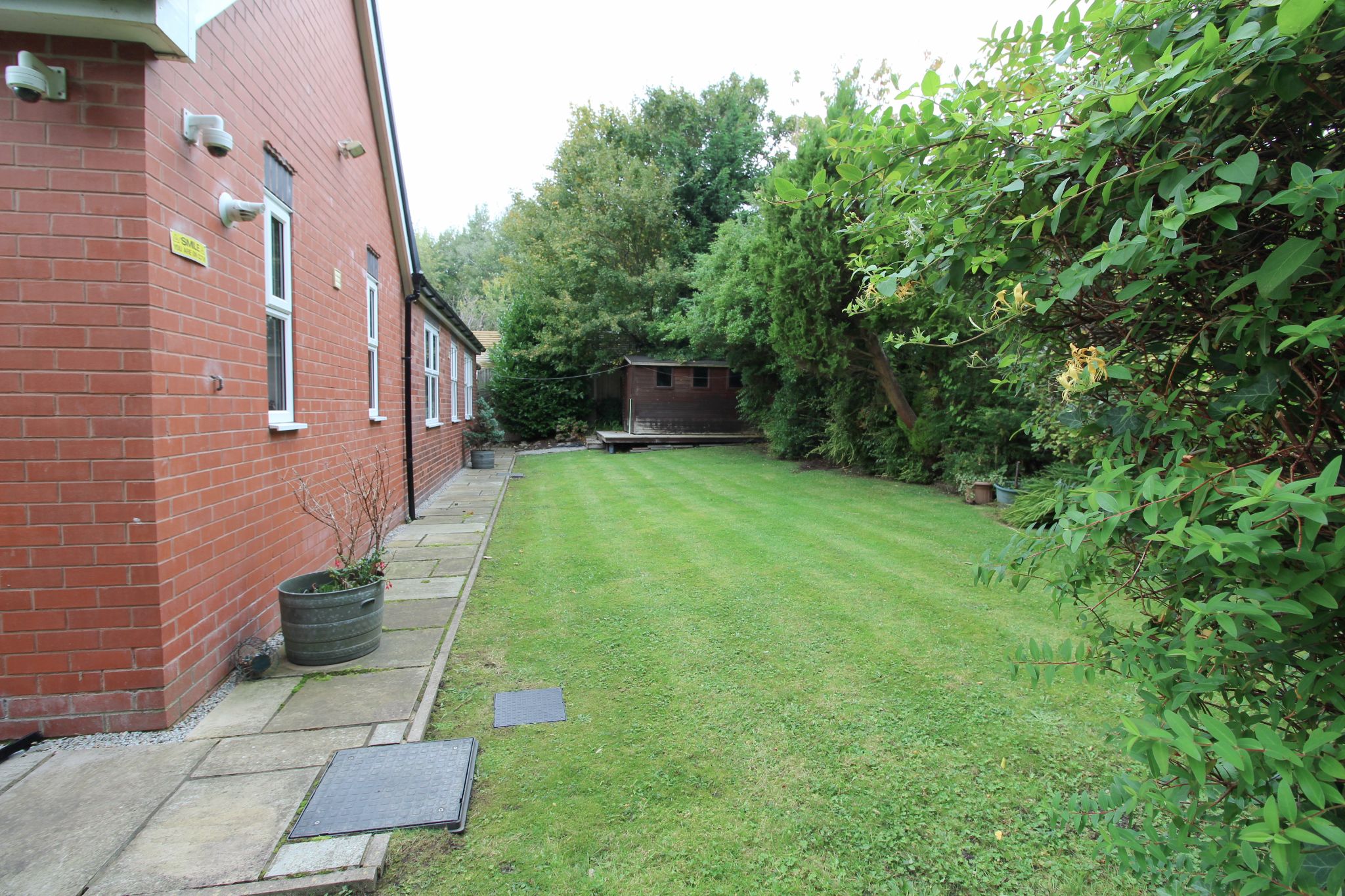 3 bedroom detached bungalow To Let in Wigan - Photograph 30.