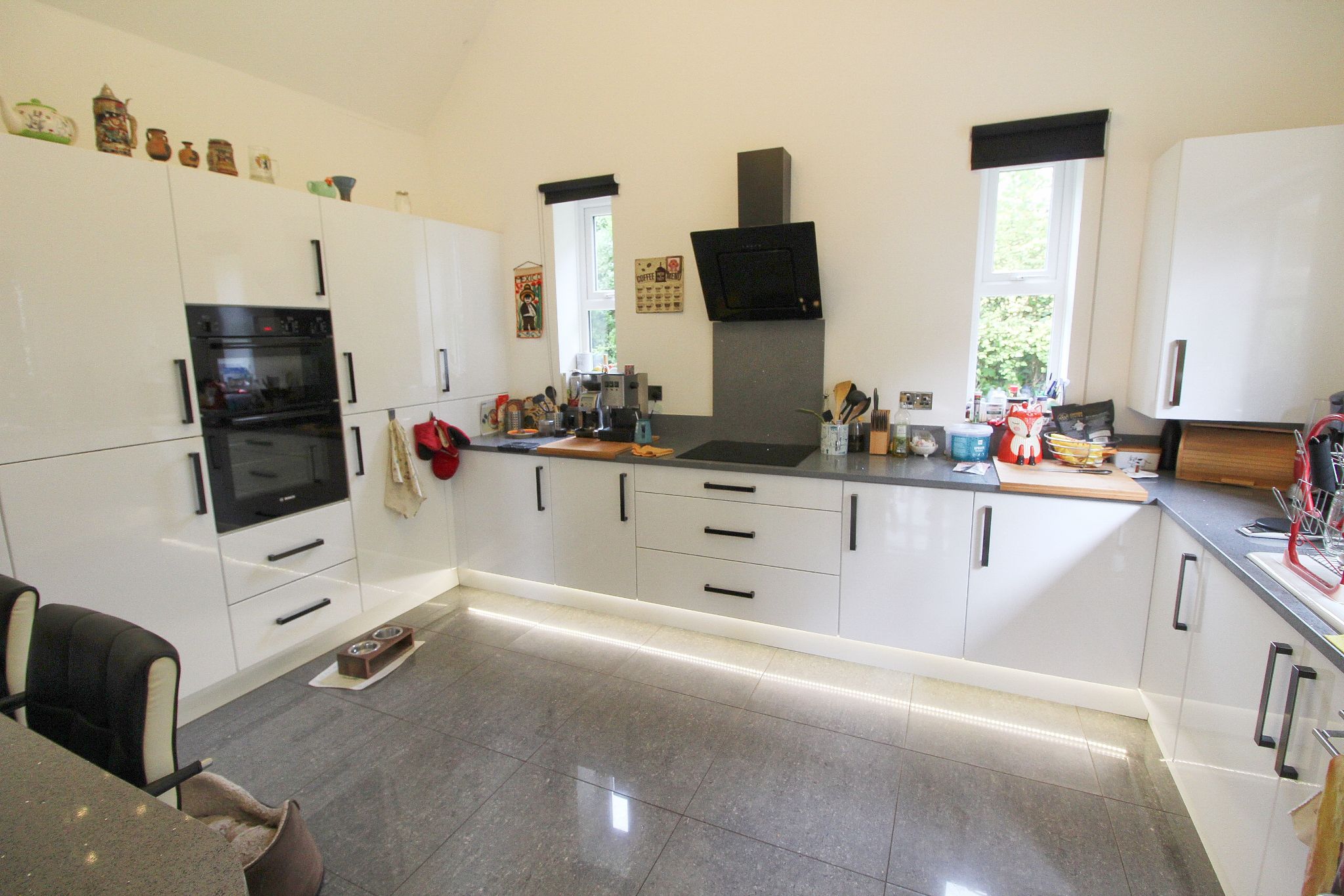 3 bedroom detached bungalow To Let in Wigan - Photograph 8.