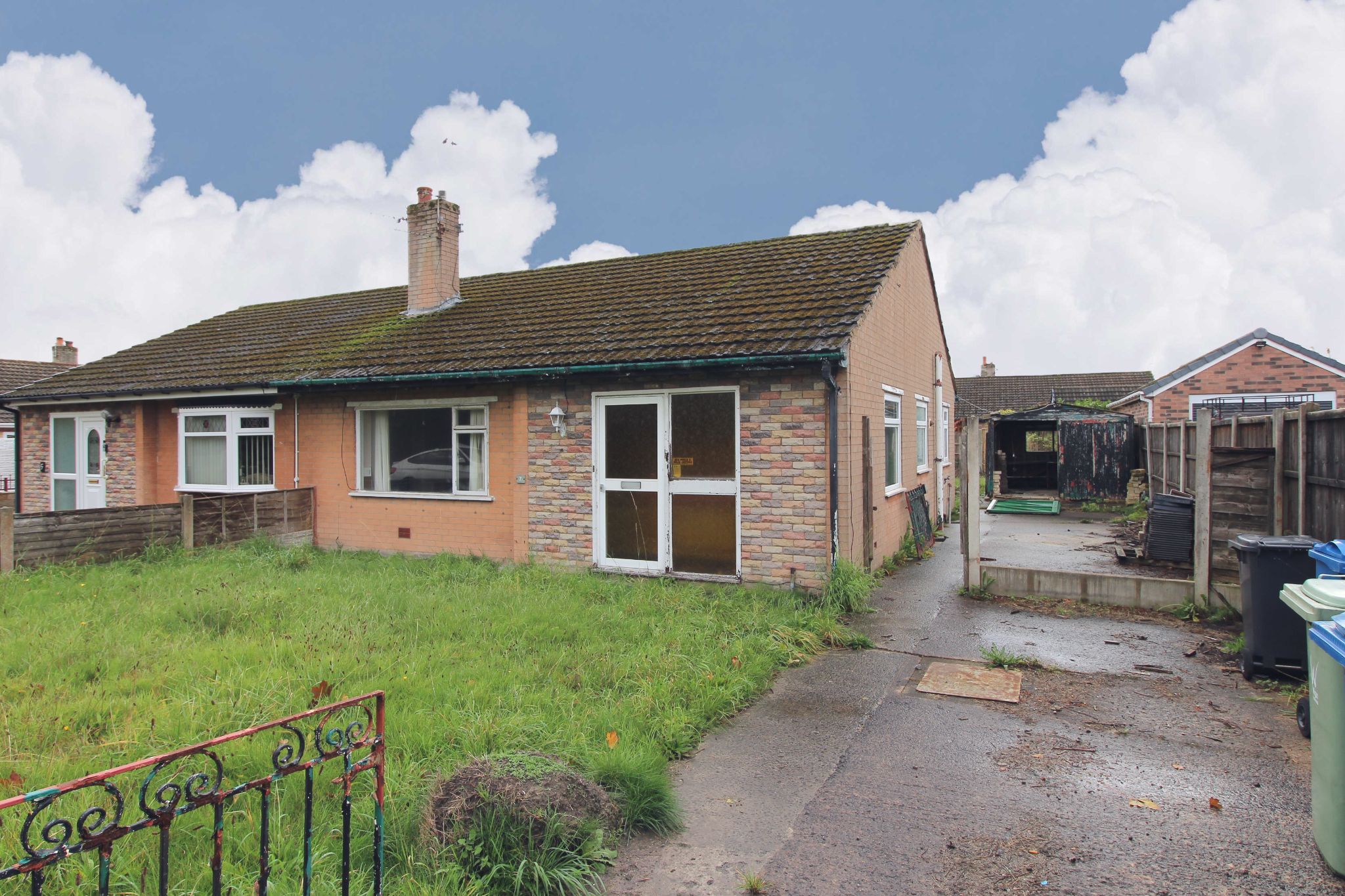2 bedroom semi-detached bungalow For Sale in Wigan - Property photograph.