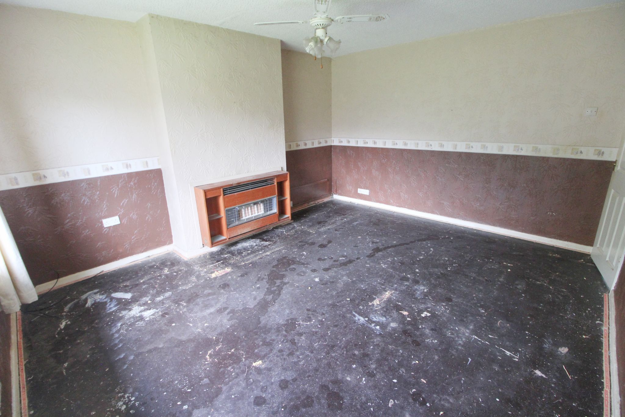 2 bedroom semi-detached bungalow For Sale in Wigan - Property photograph.