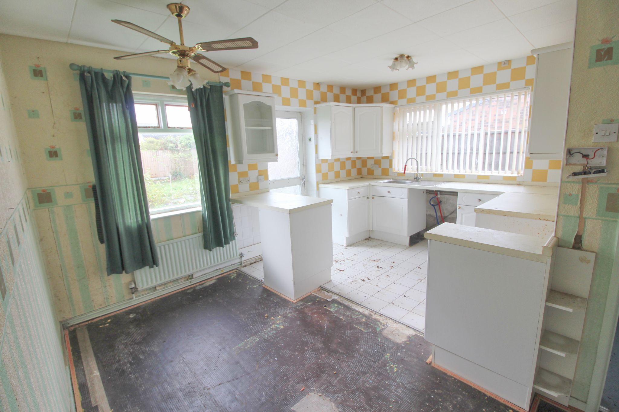 2 bedroom semi-detached bungalow For Sale in Wigan - Photograph 4.