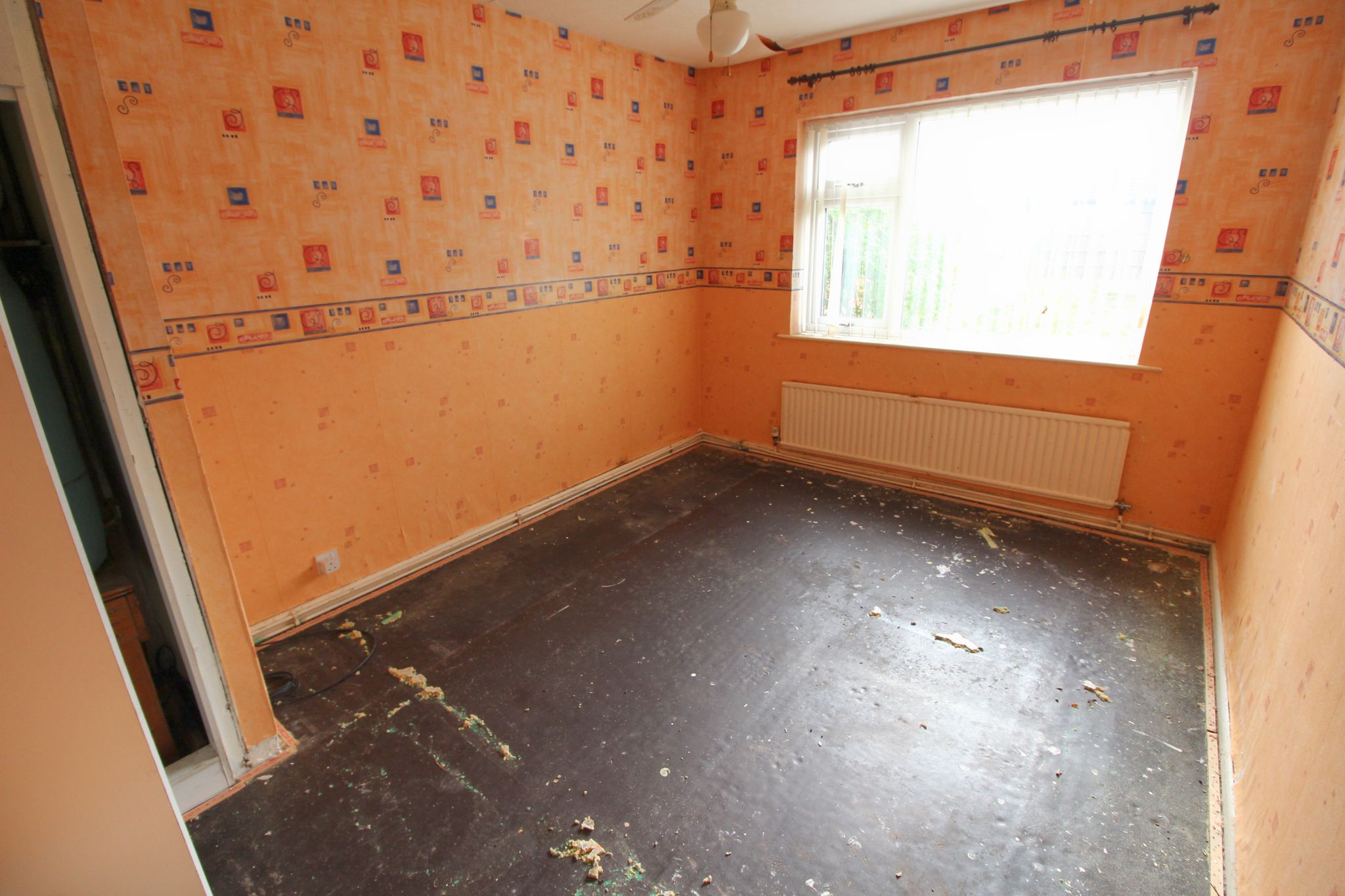 2 bedroom semi-detached bungalow For Sale in Wigan - Photograph 7.