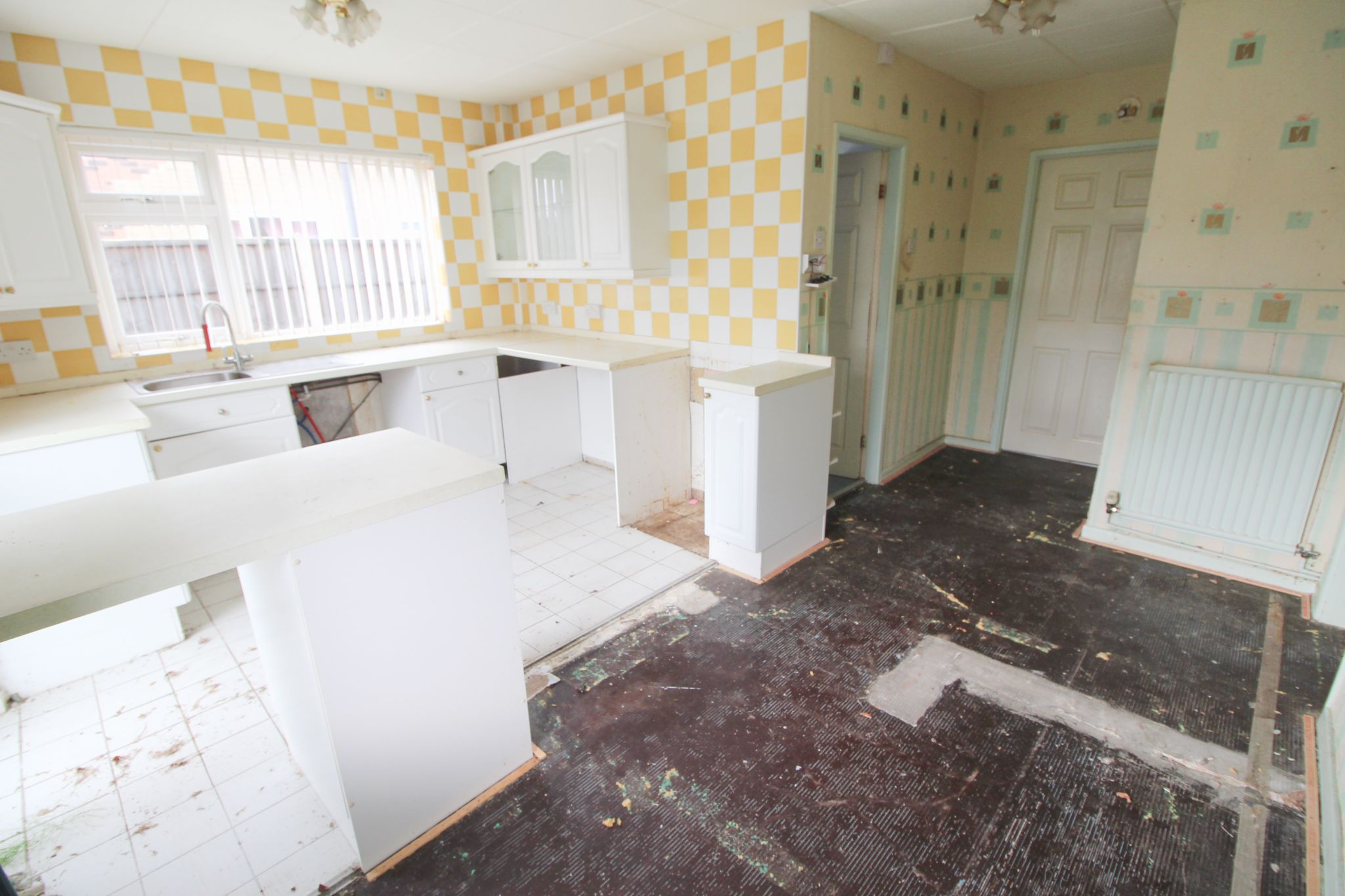 2 bedroom semi-detached bungalow For Sale in Wigan - Photograph 5.