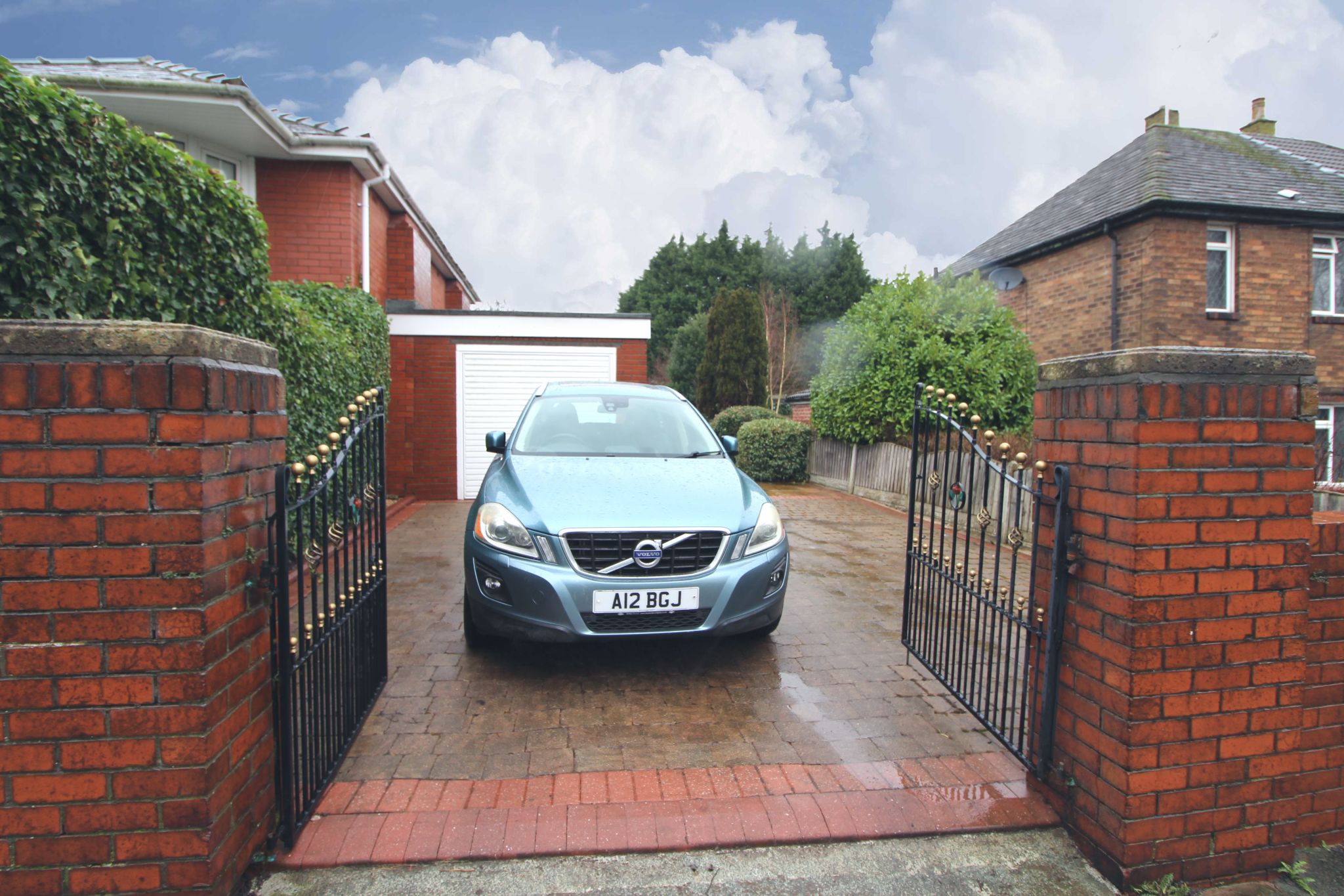2 bedroom detached bungalow For Sale in Wigan - Photograph 3.